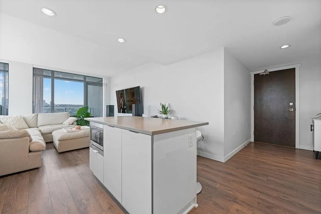2901 2388 Madison Avenue