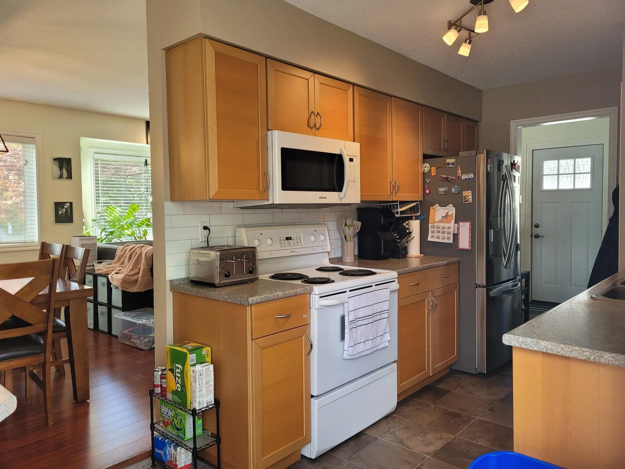3712 Dunsmuir Way