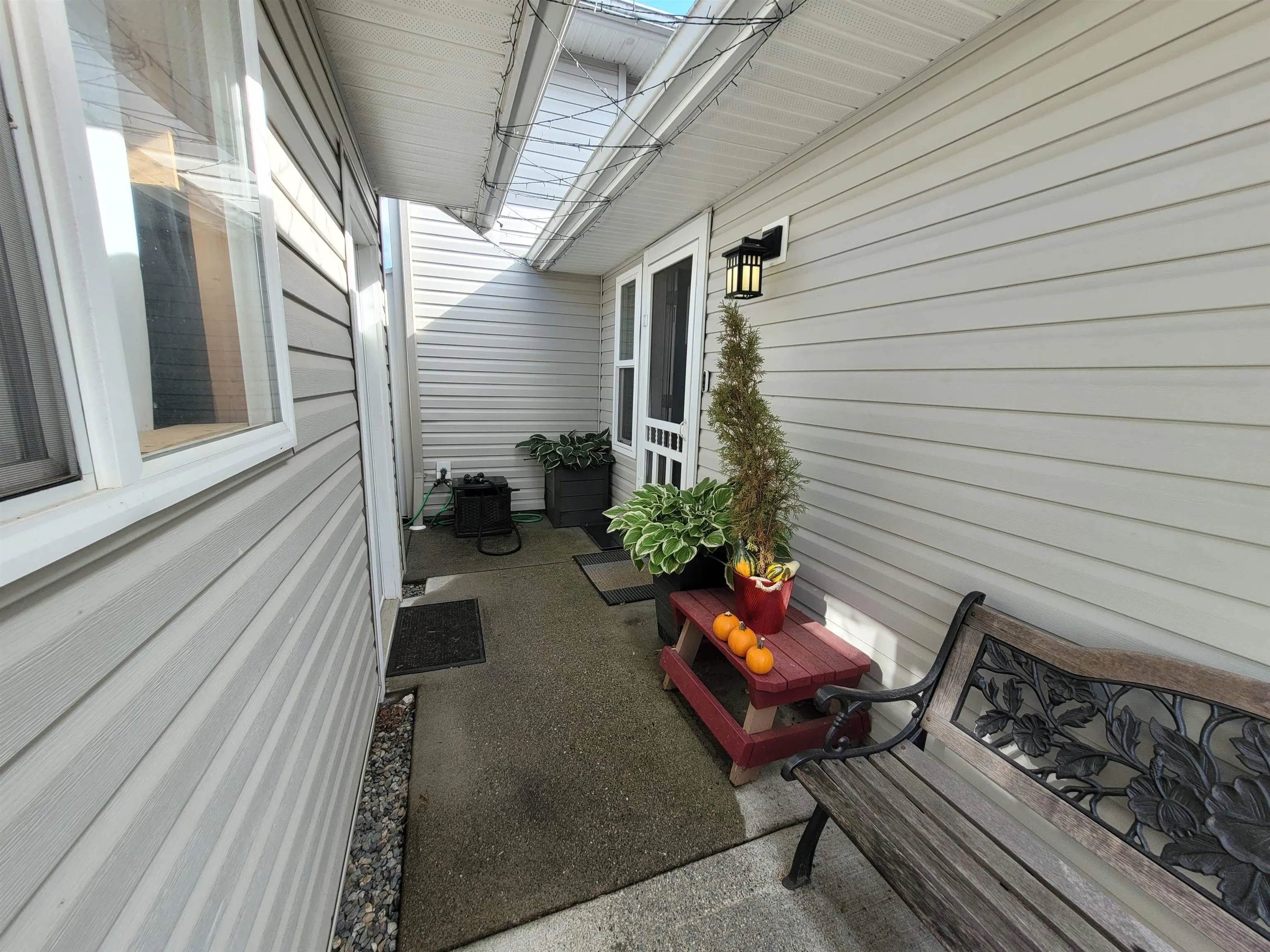 3712 Dunsmuir Way