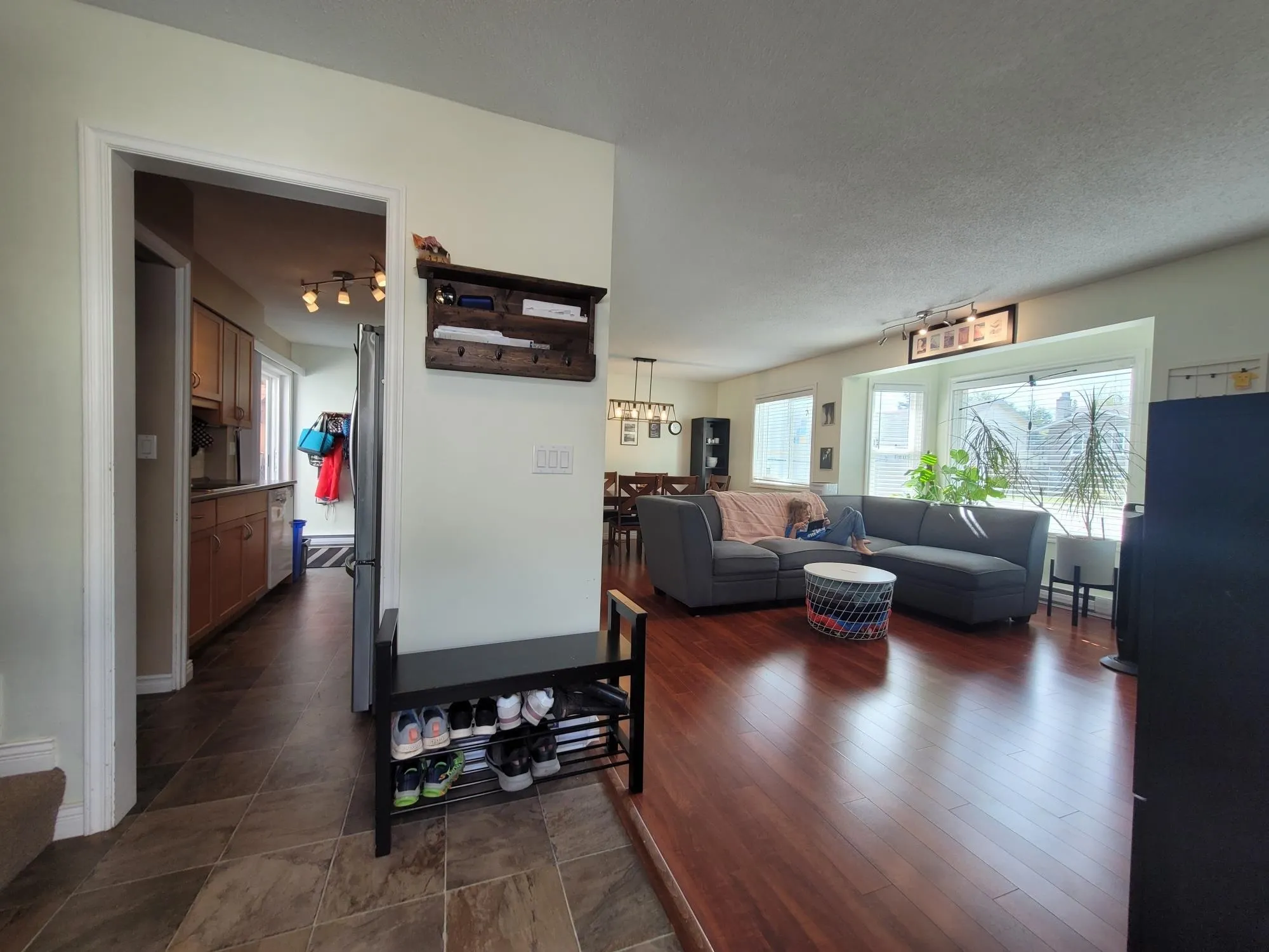3712 Dunsmuir Way