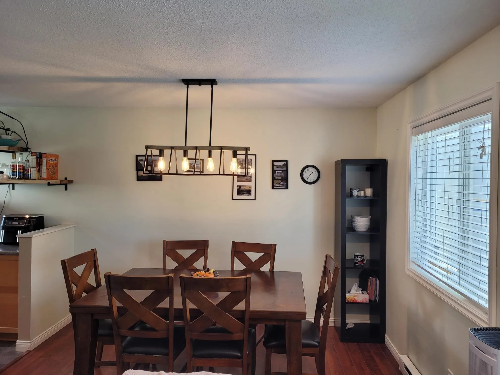 3712 Dunsmuir Way