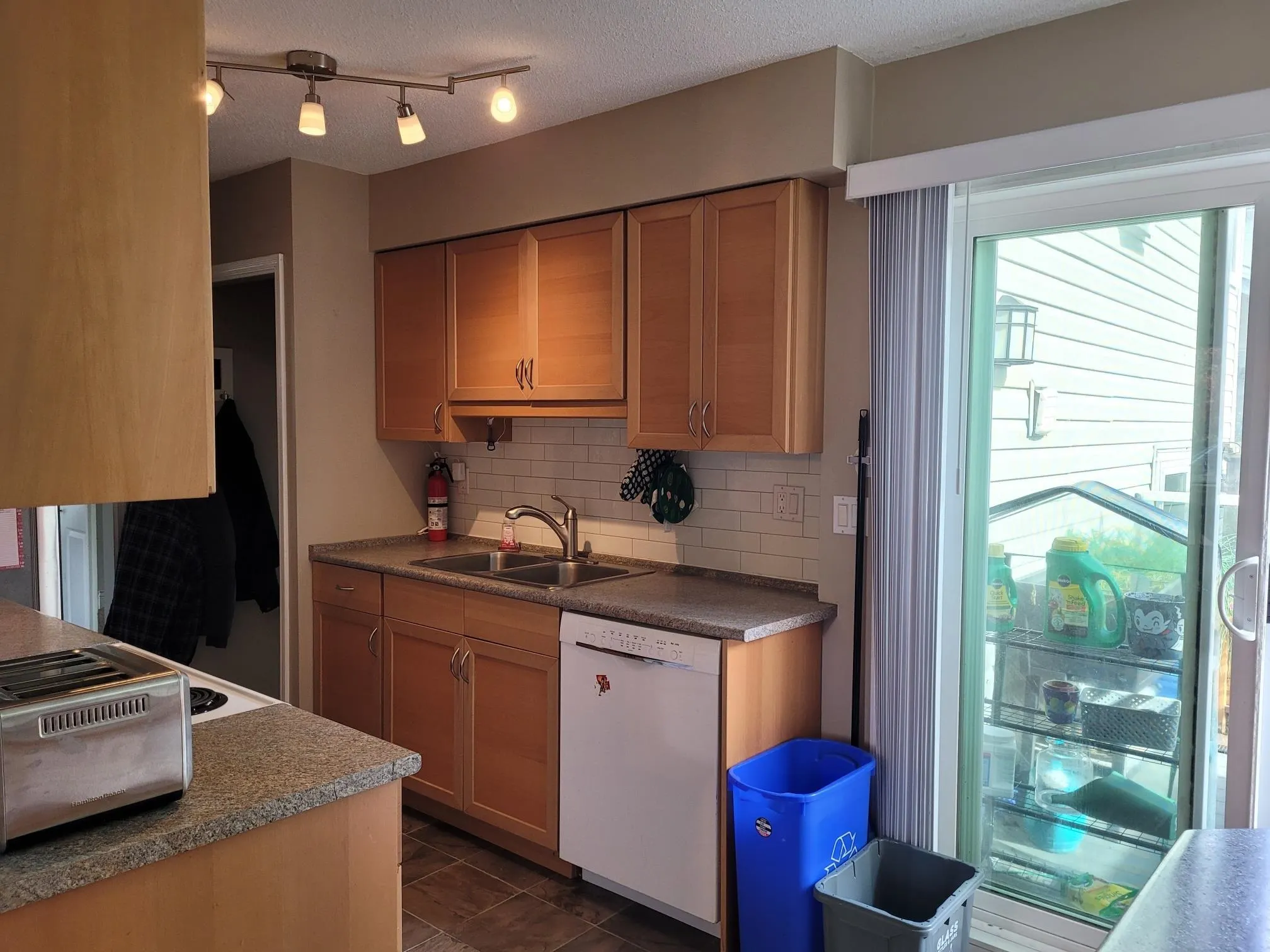 3712 Dunsmuir Way