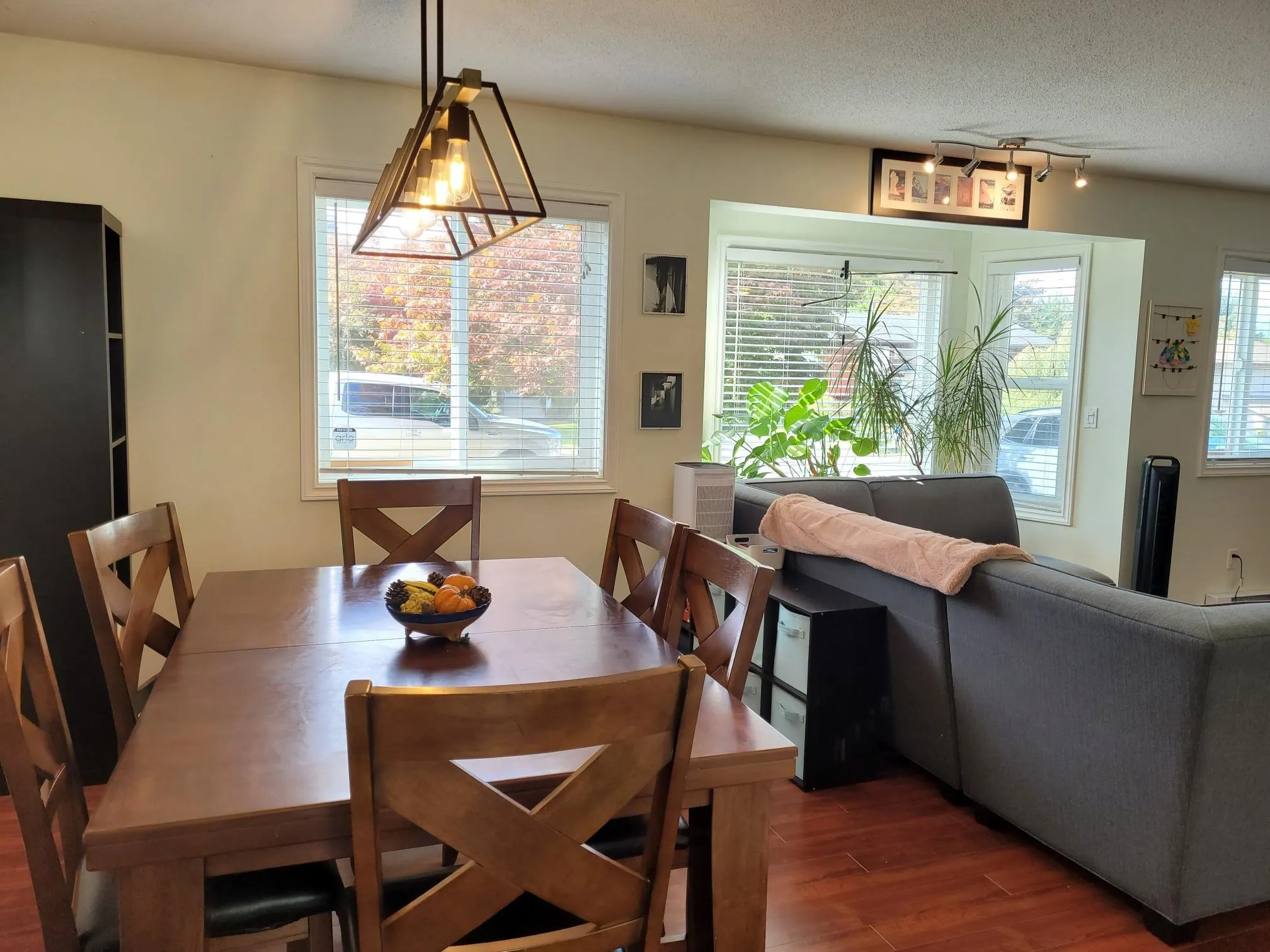 3712 Dunsmuir Way