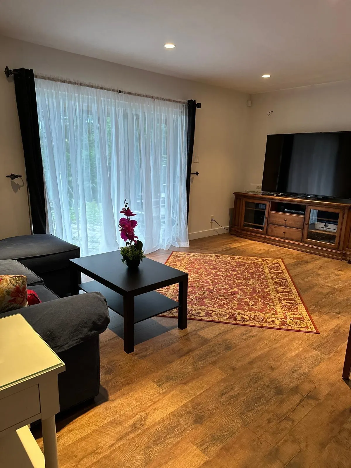 Garden level 5173 Redonda Dr