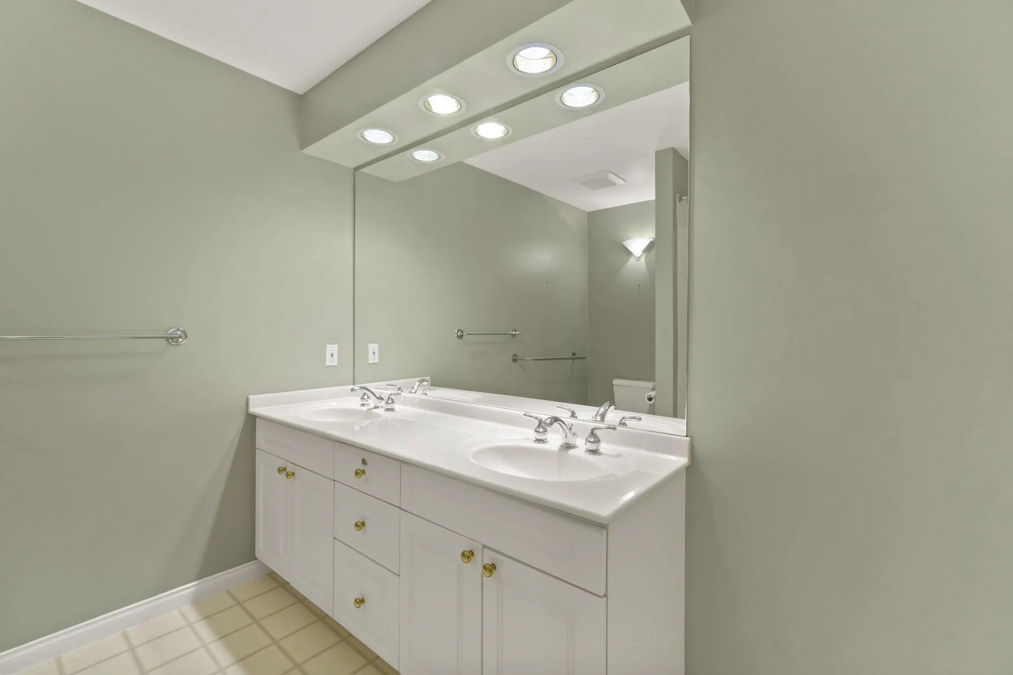 130 3098 Guildford Way