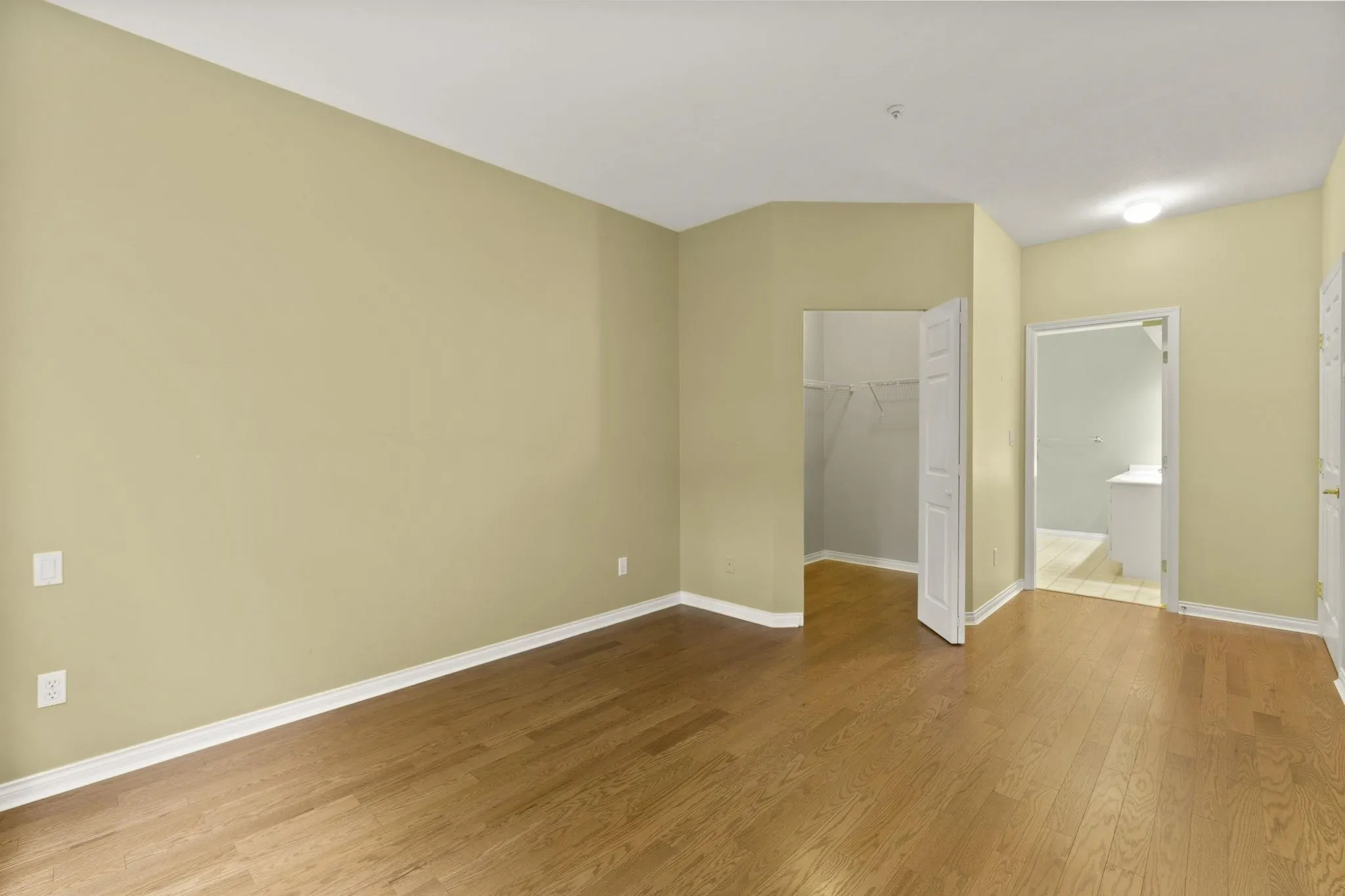 130 3098 Guildford Way