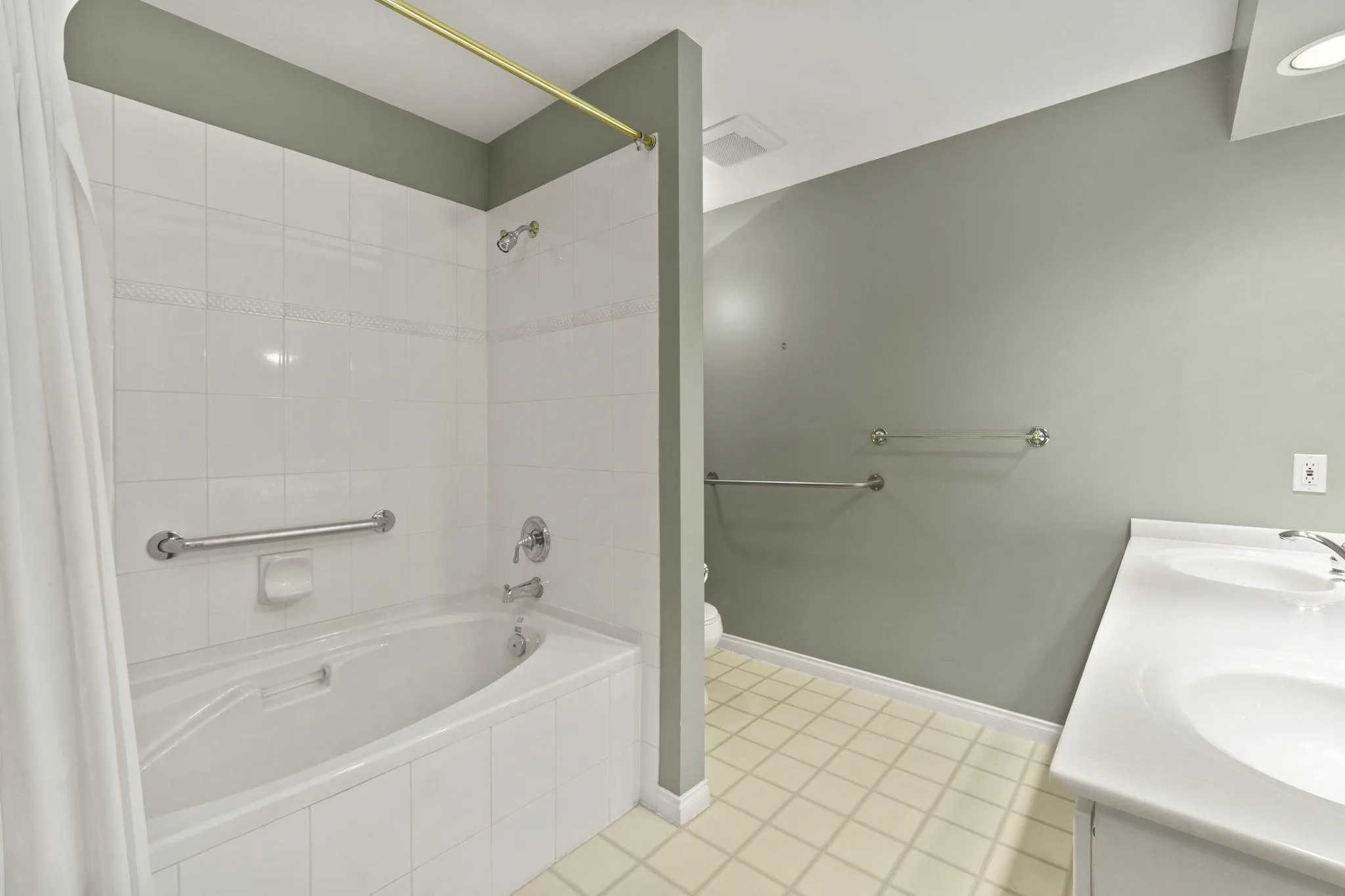 130 3098 Guildford Way