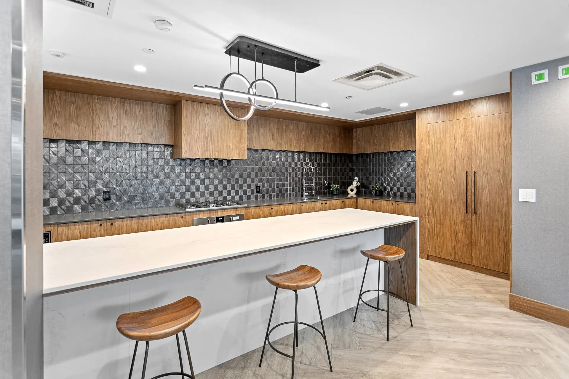 903 308 Morrissey Road