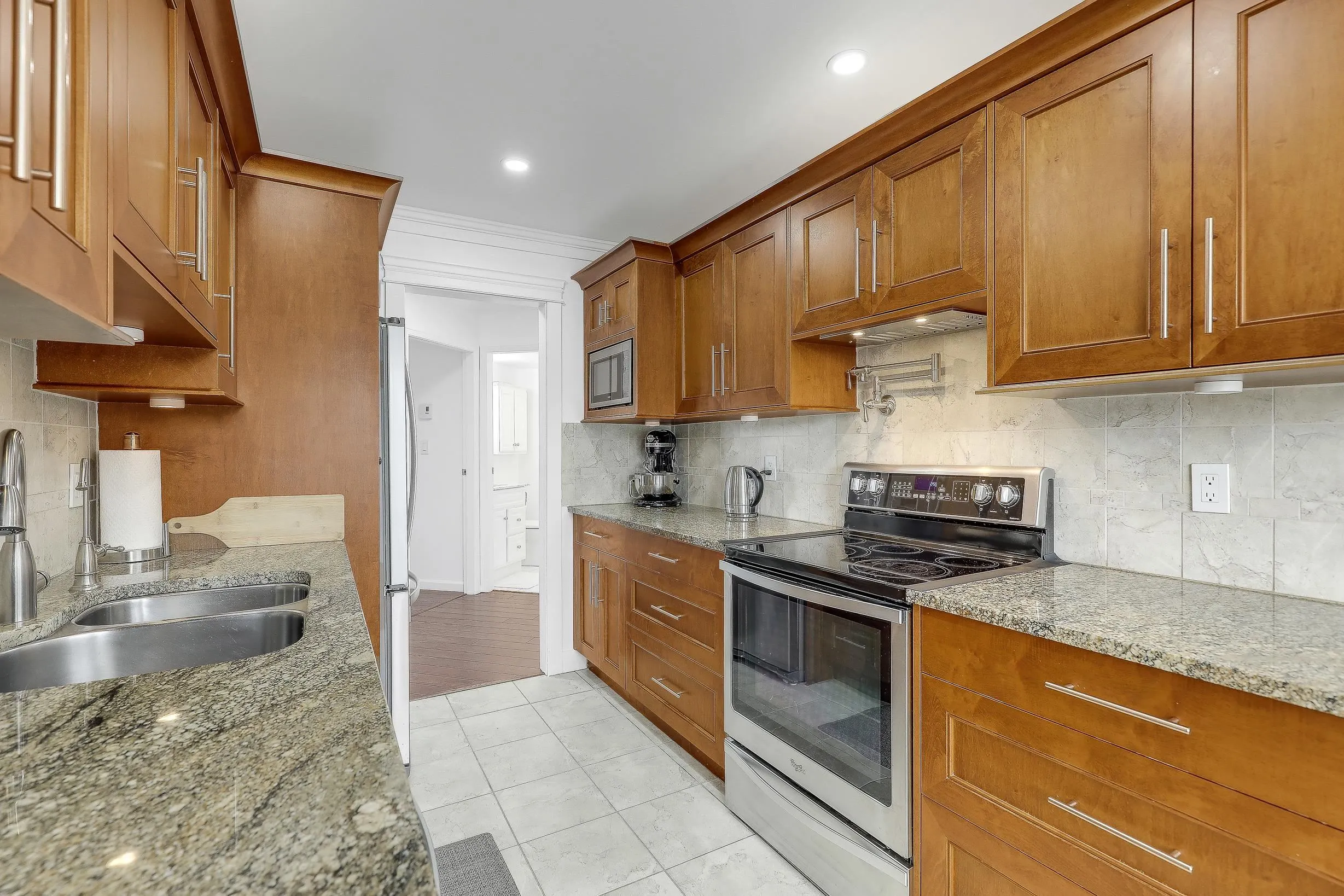 201 5450 208 Street