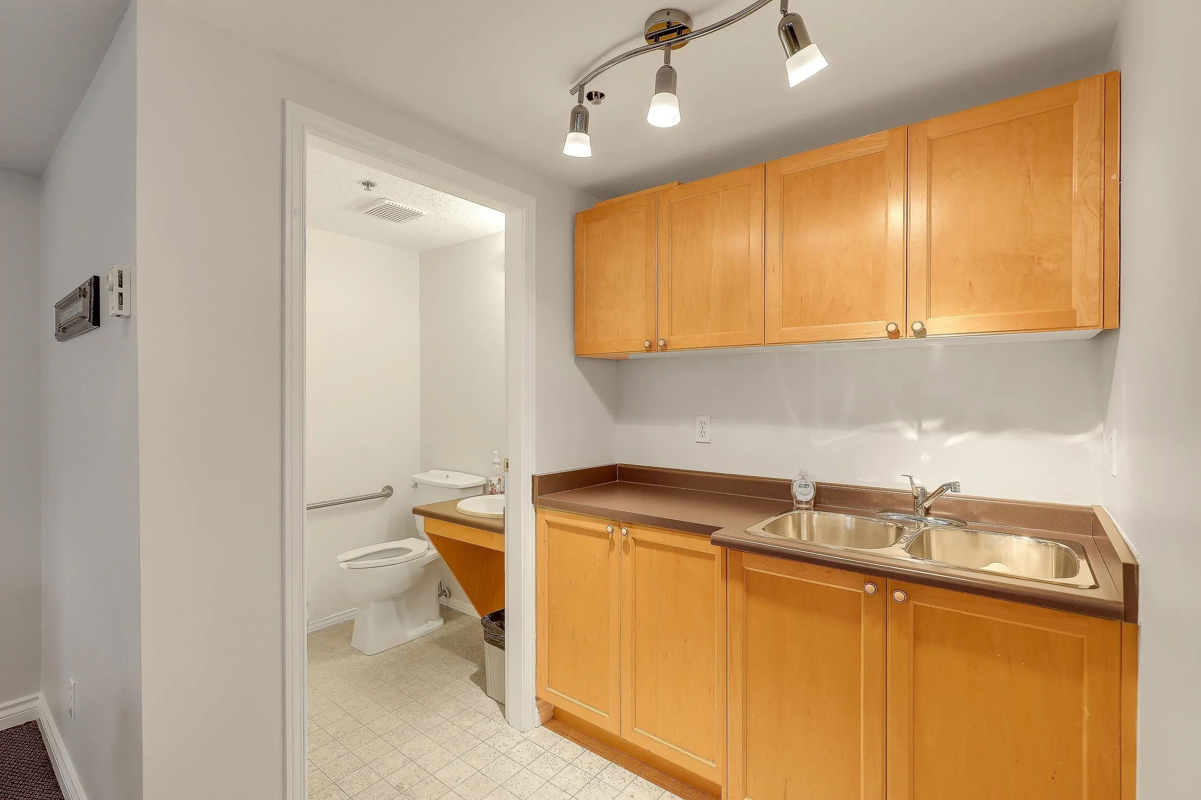 201 5450 208 Street