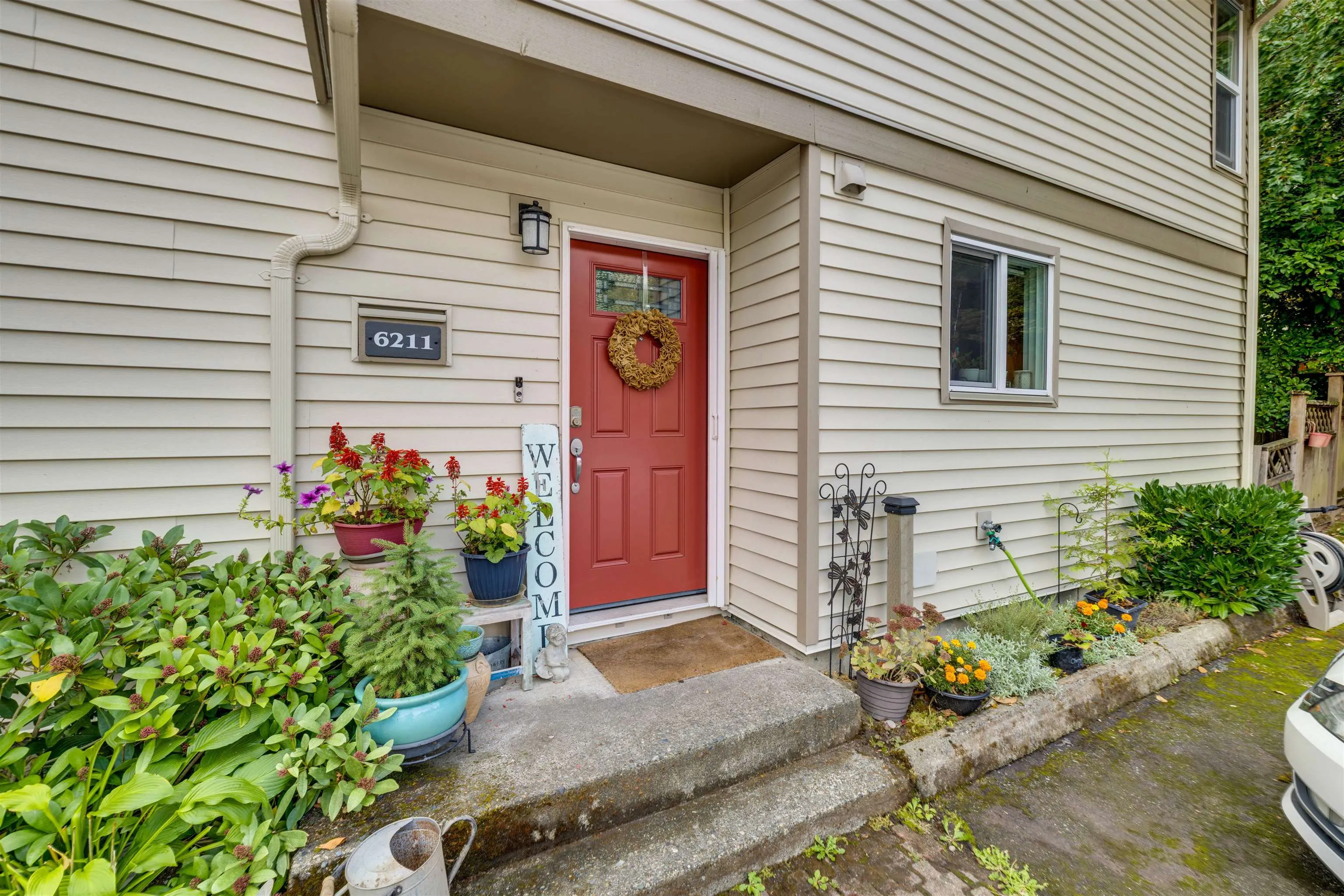 6211 W Greenside Drive