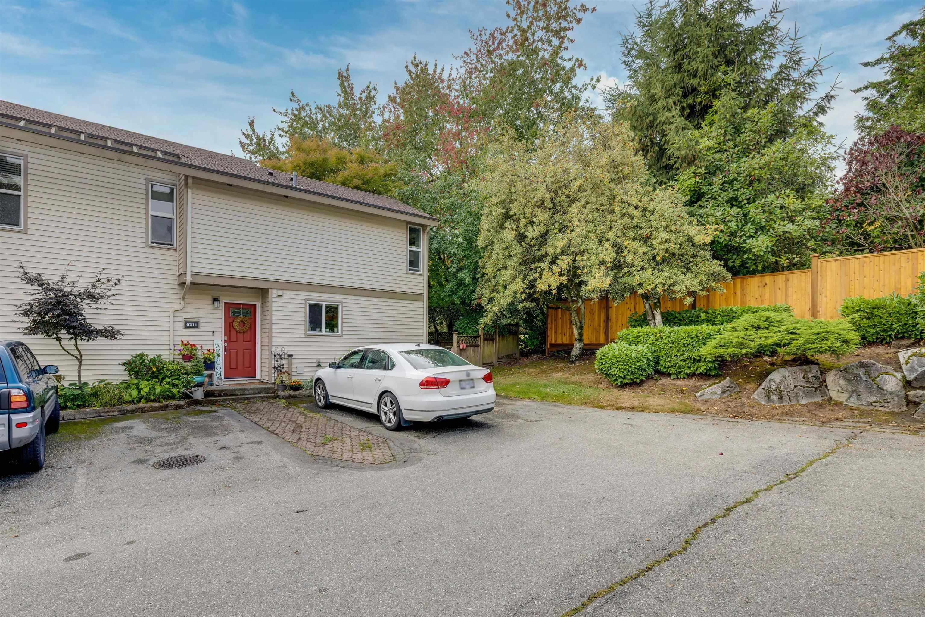 6211 W Greenside Drive