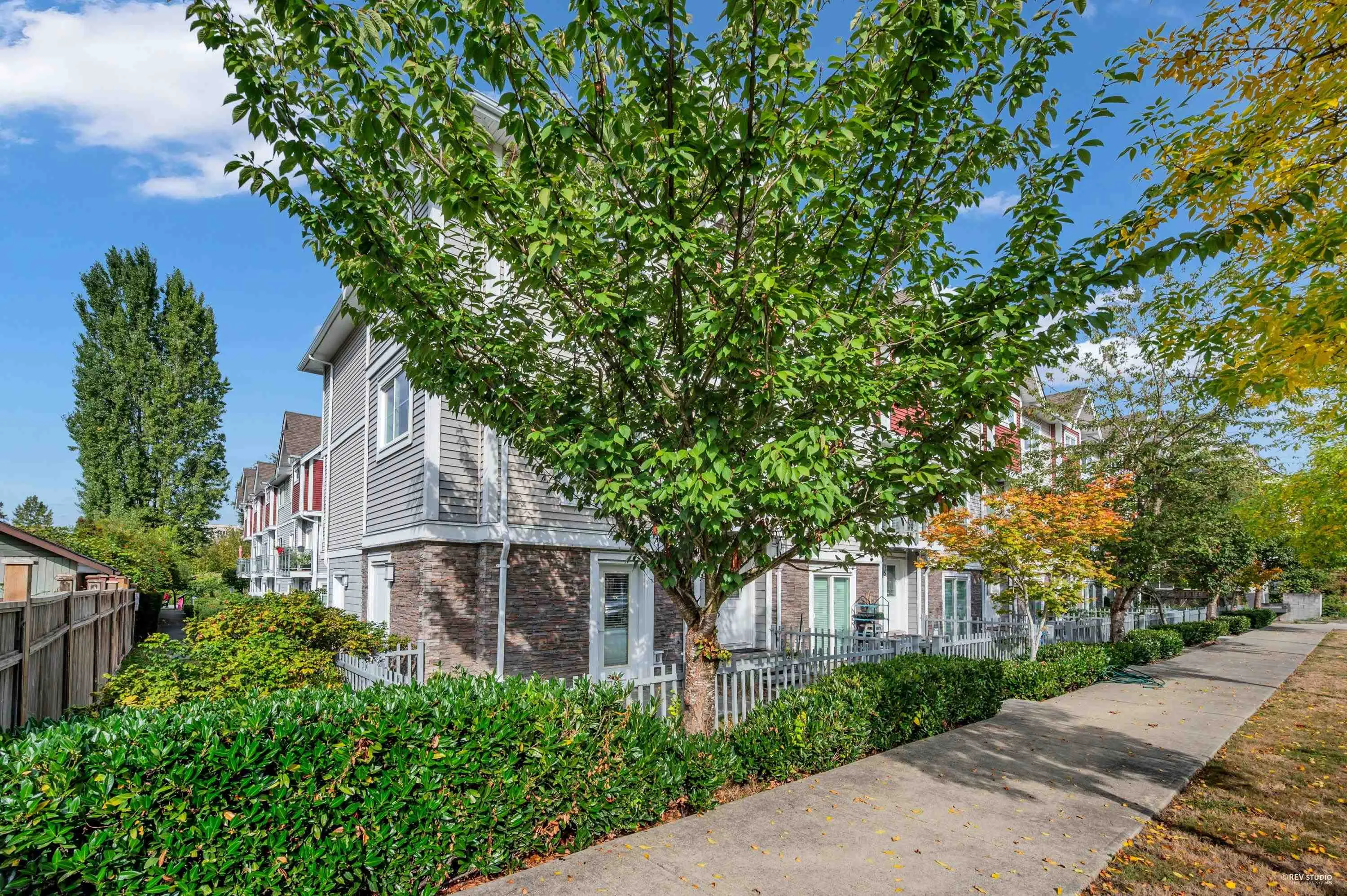 16 14320 103a Avenue