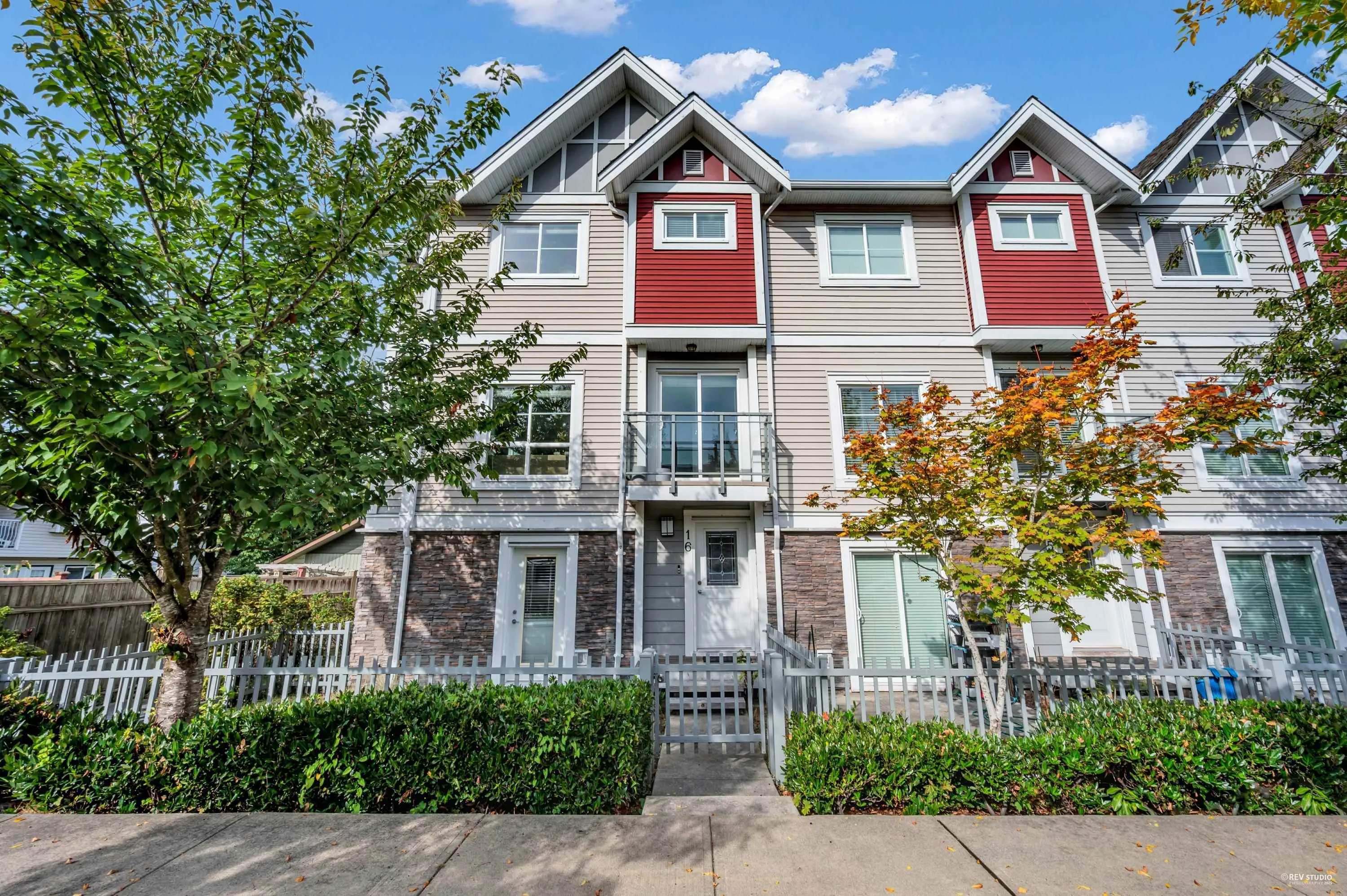 16 14320 103a Avenue