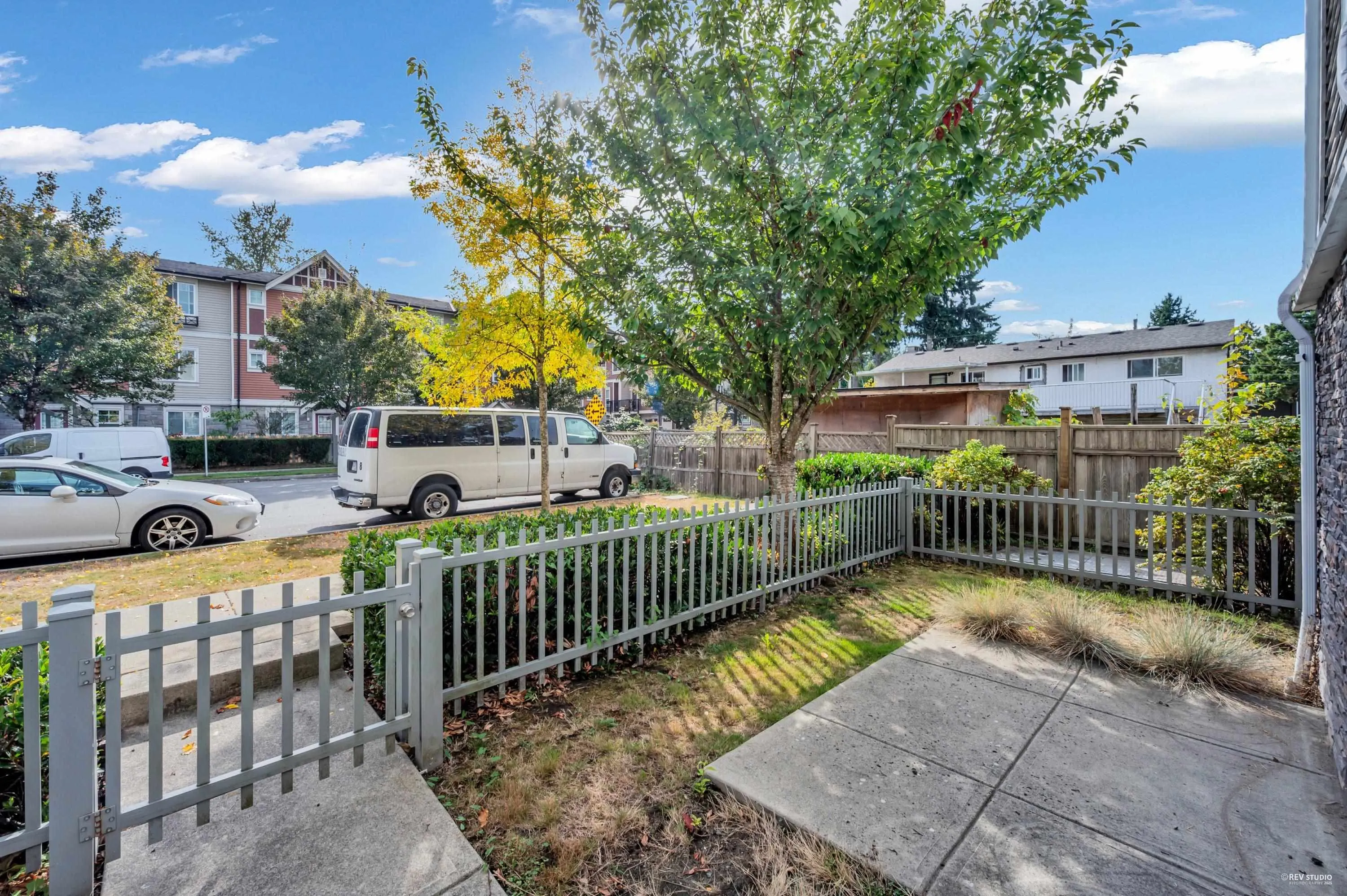 16 14320 103a Avenue