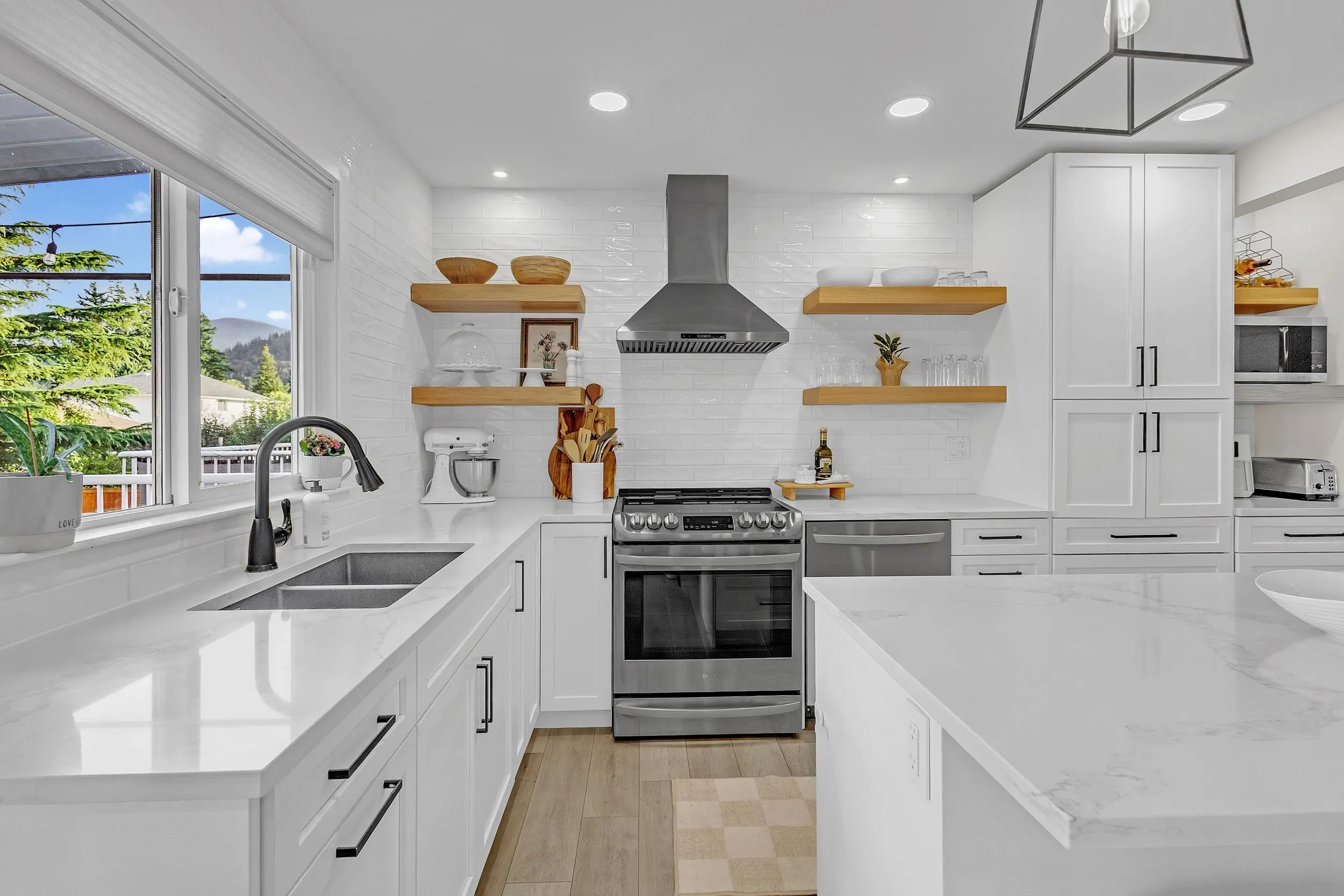 5696 Lindys Drive