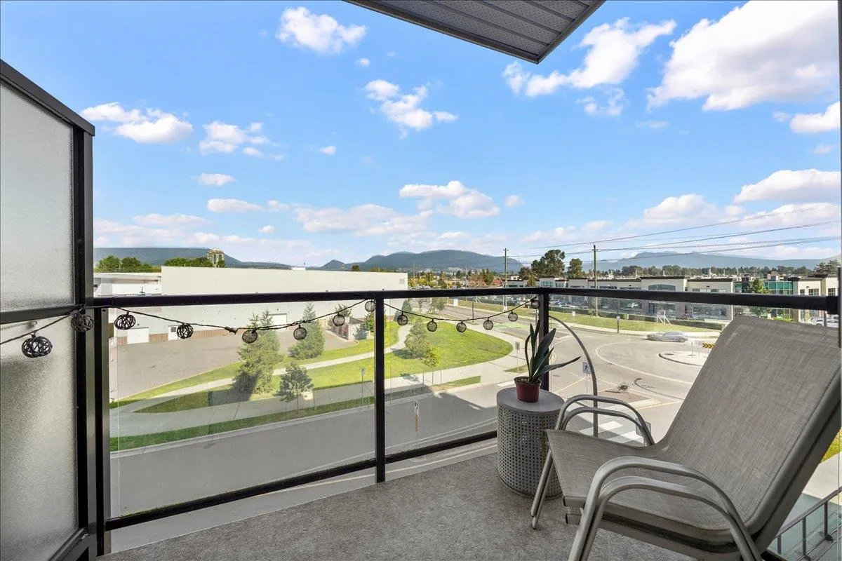 2303 2180 Kelly Avenue