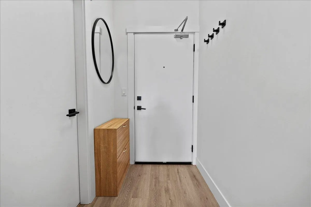 2303 2180 Kelly Avenue