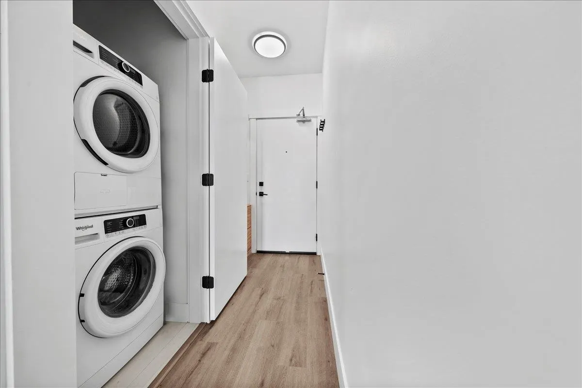 2303 2180 Kelly Avenue