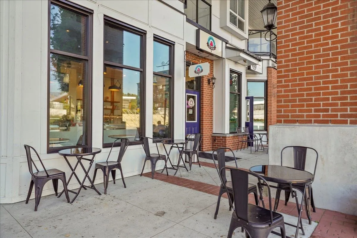 2303 2180 Kelly Avenue