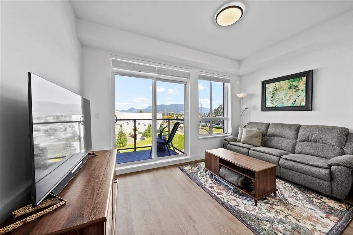 2303 2180 Kelly Avenue