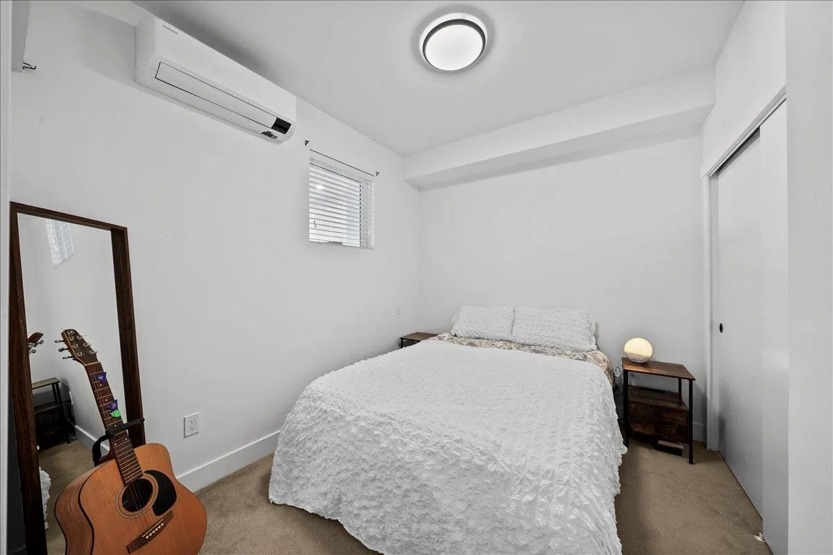 2303 2180 Kelly Avenue