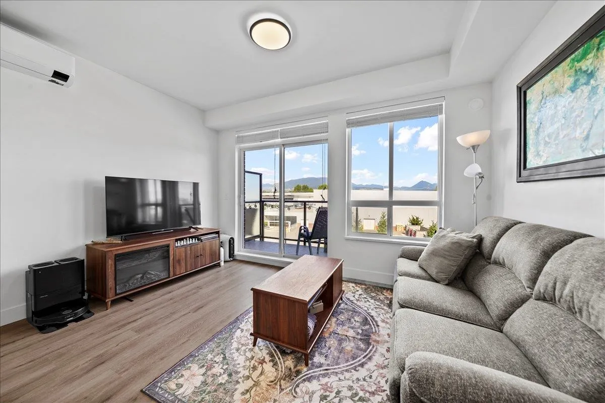 2303 2180 Kelly Avenue