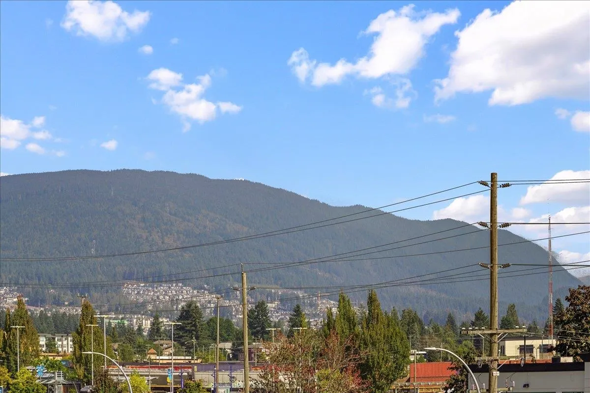 2303 2180 Kelly Avenue