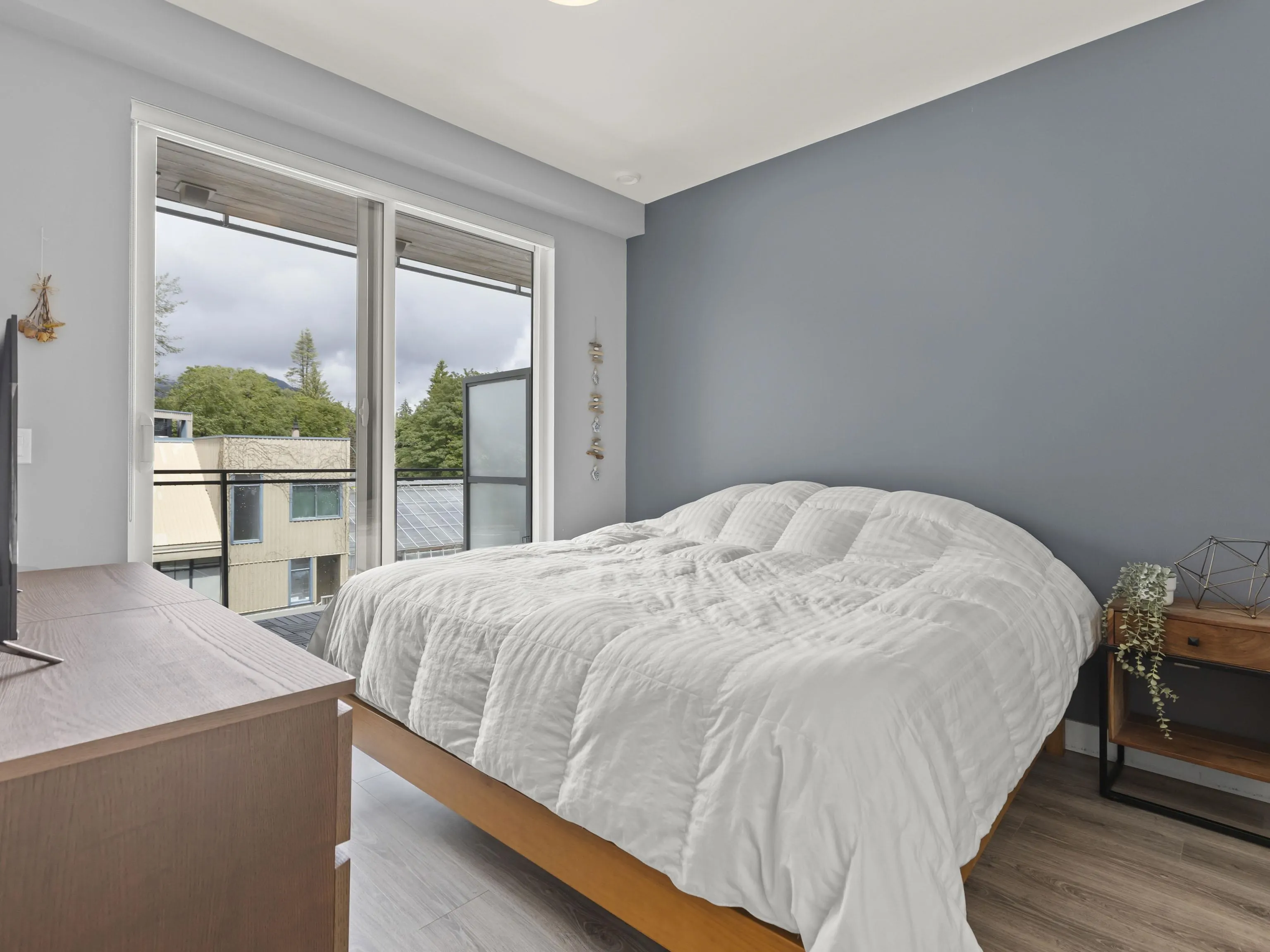 303 1327 Draycott Road