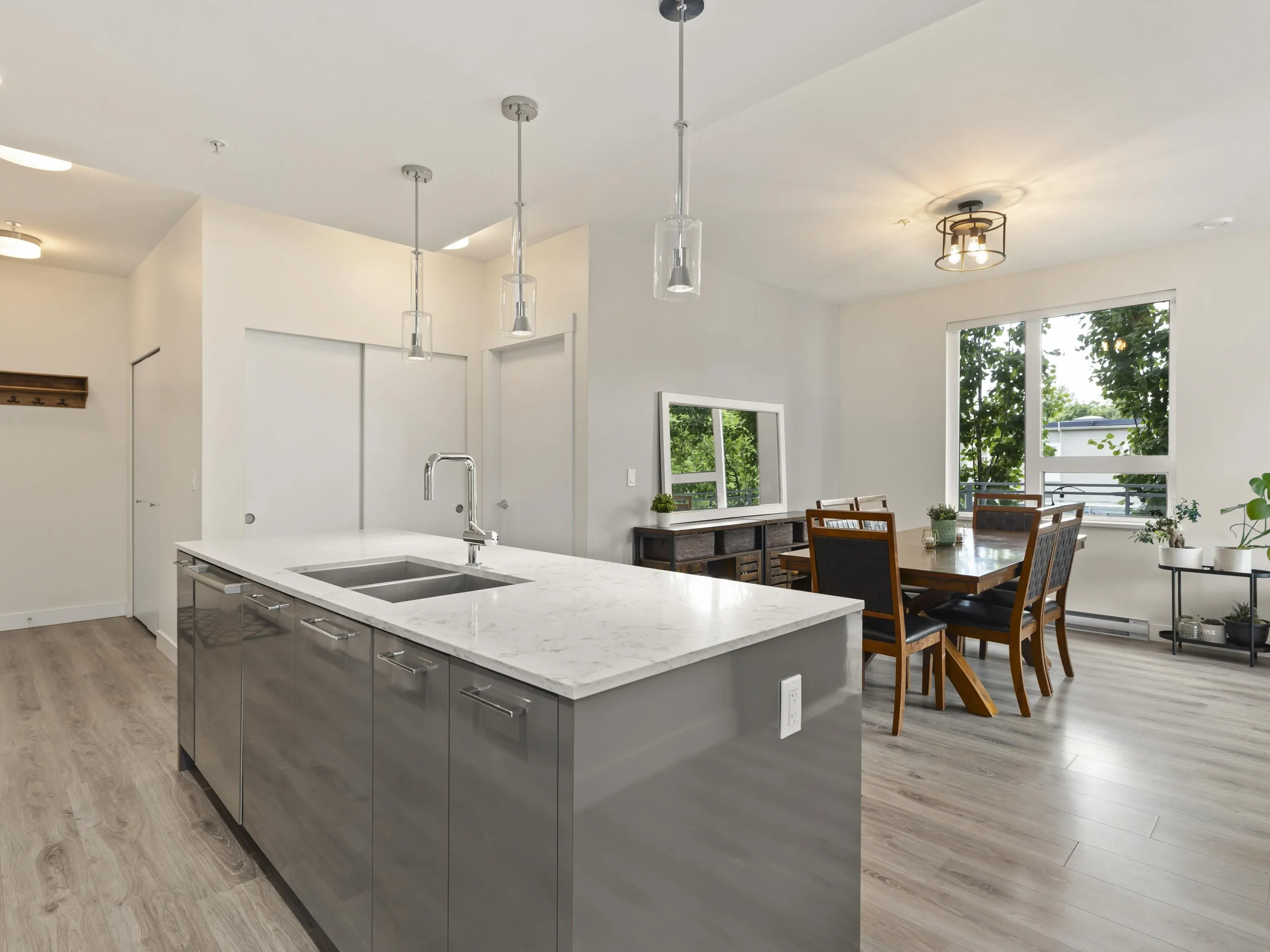 303 1327 Draycott Road
