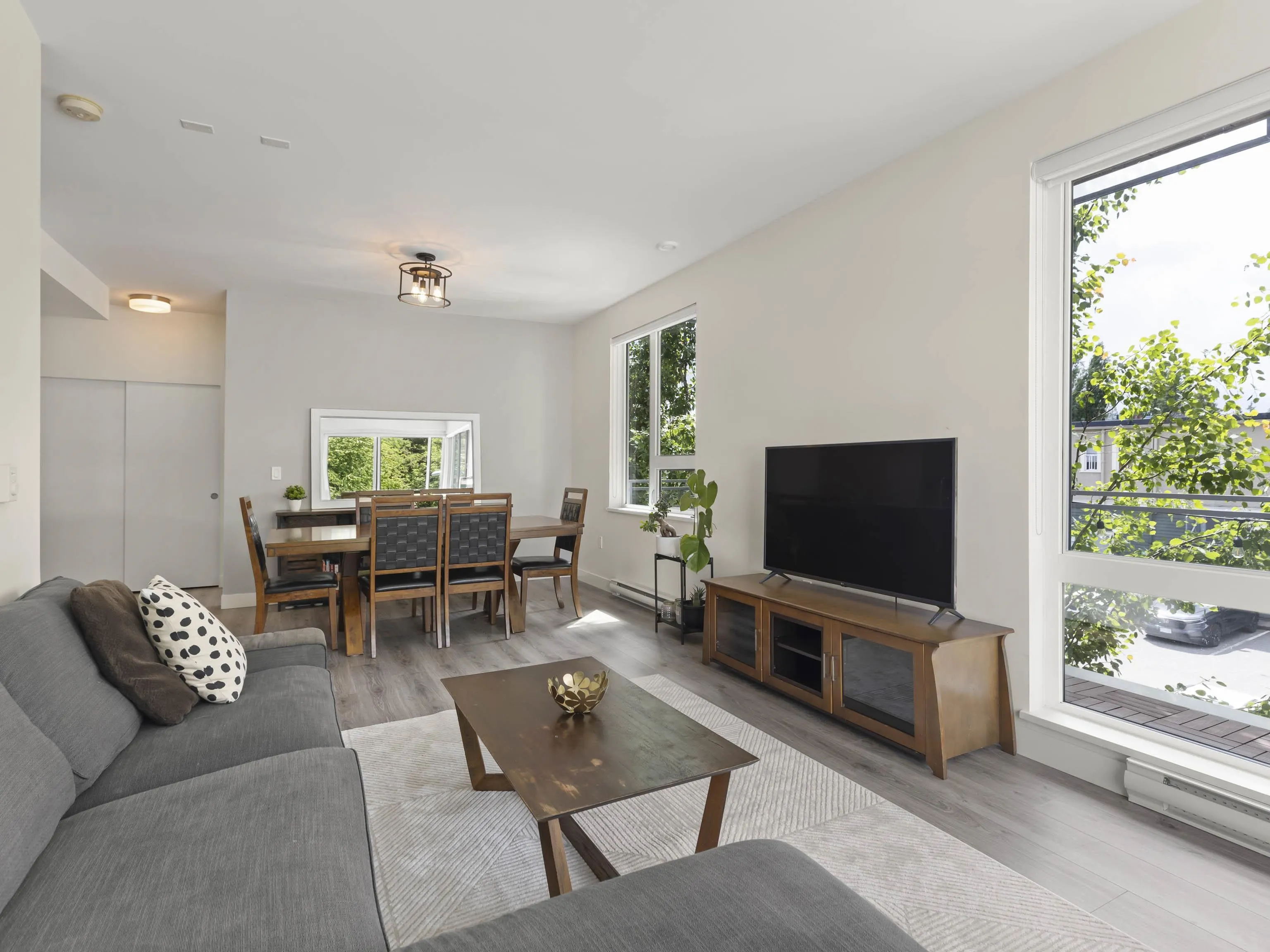 303 1327 Draycott Road