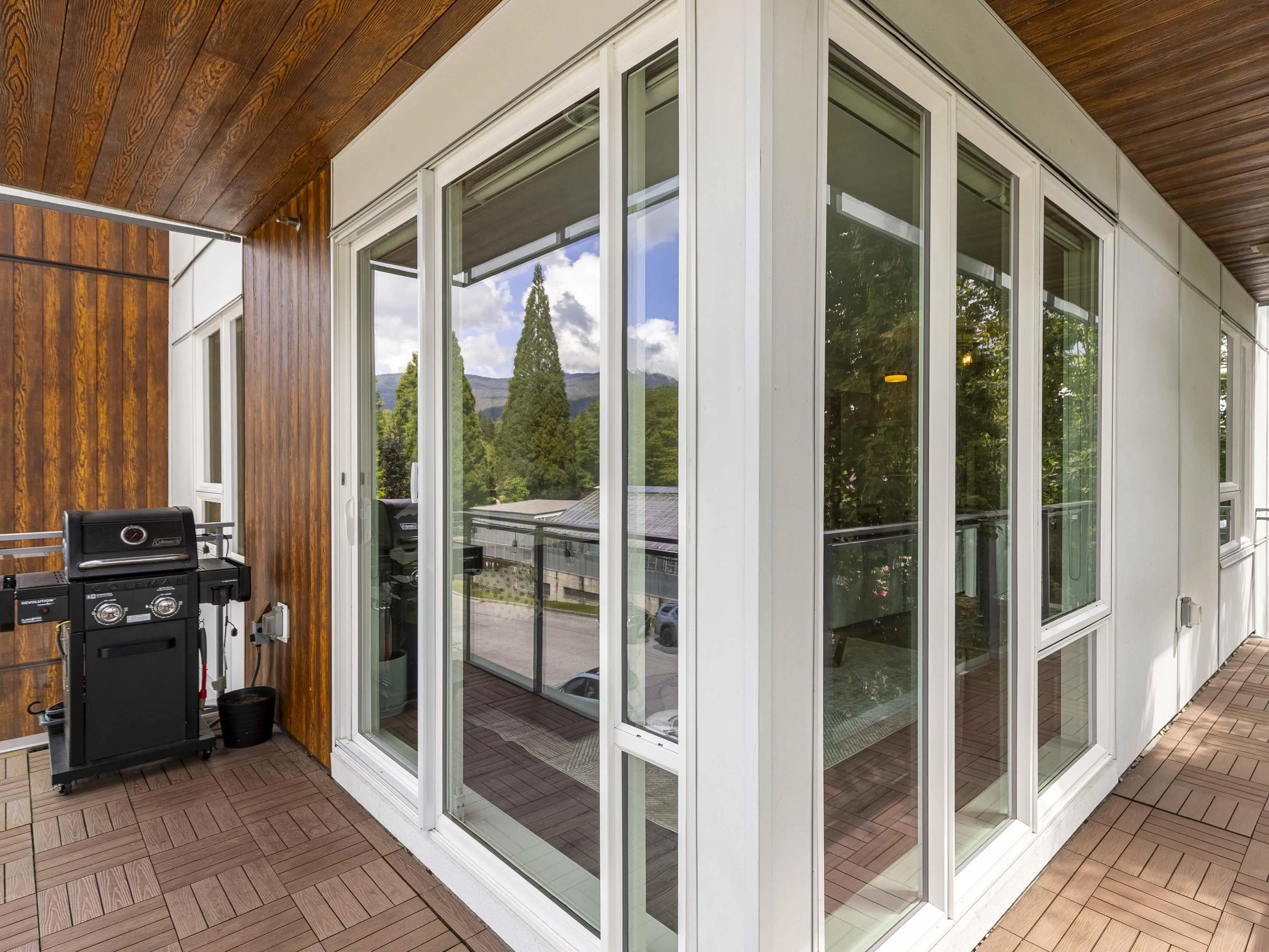 303 1327 Draycott Road