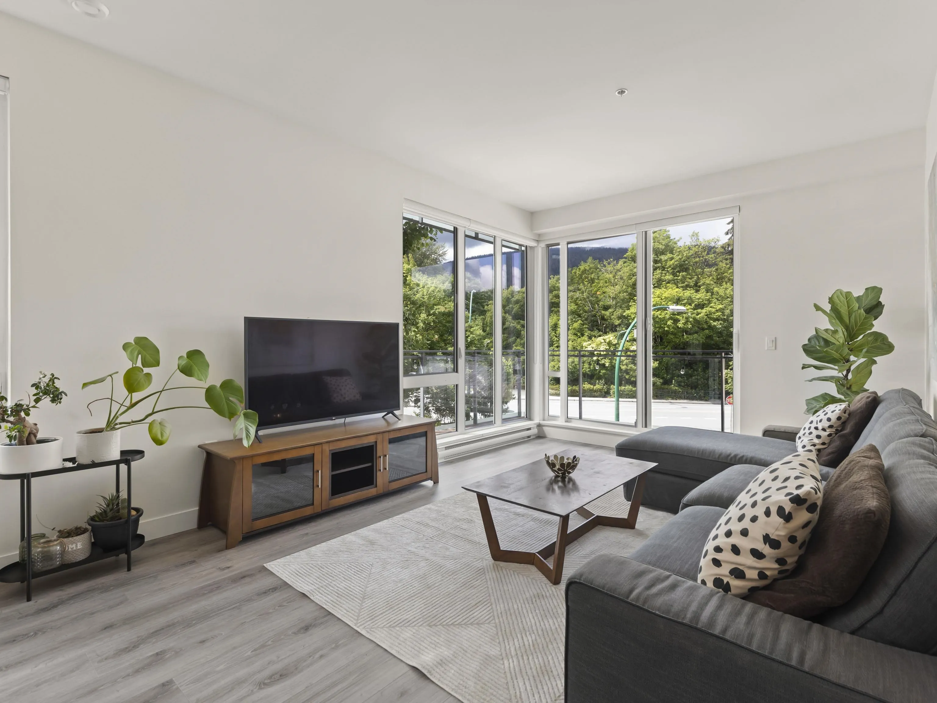 303 1327 Draycott Road