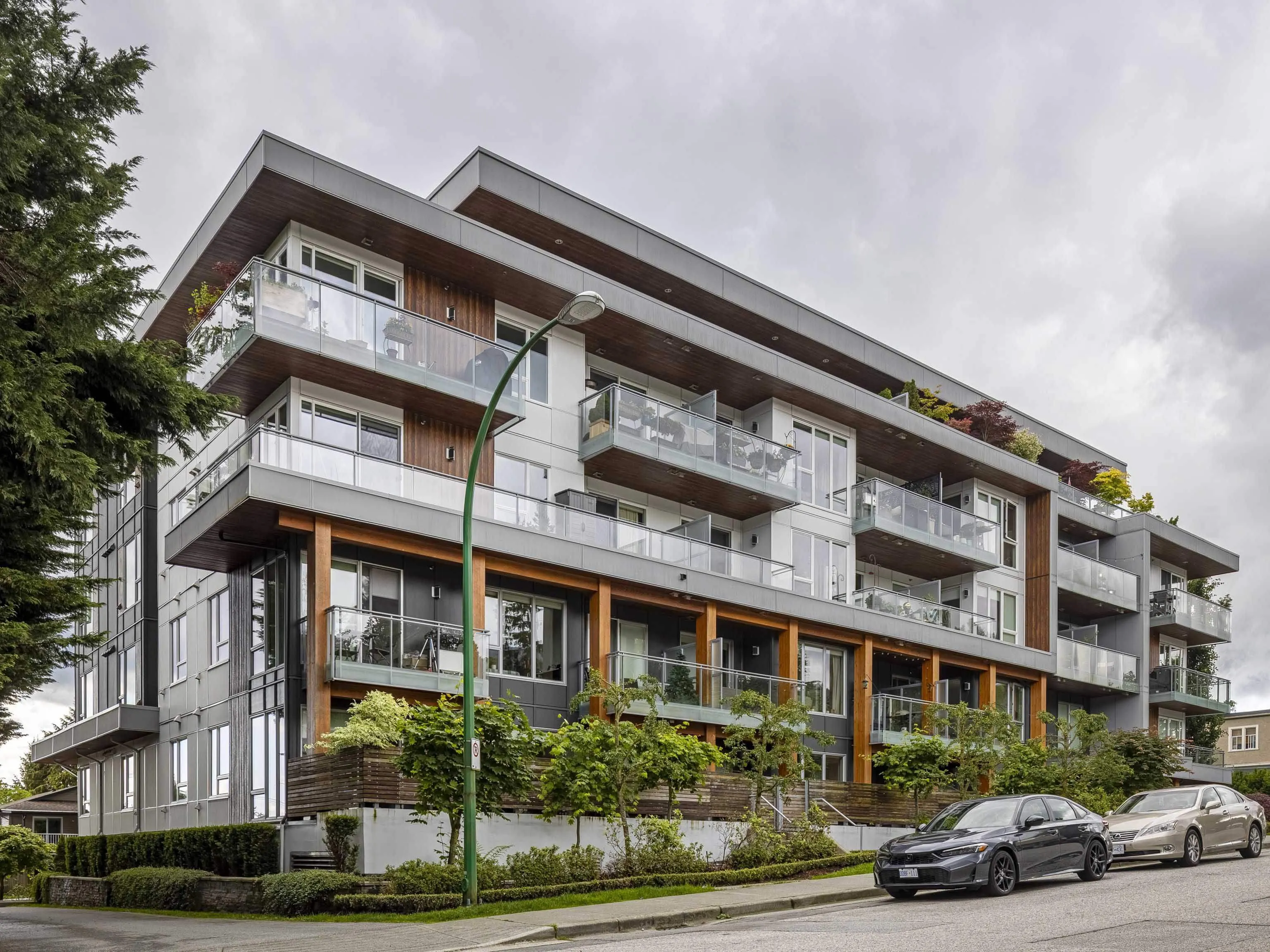 303 1327 Draycott Road