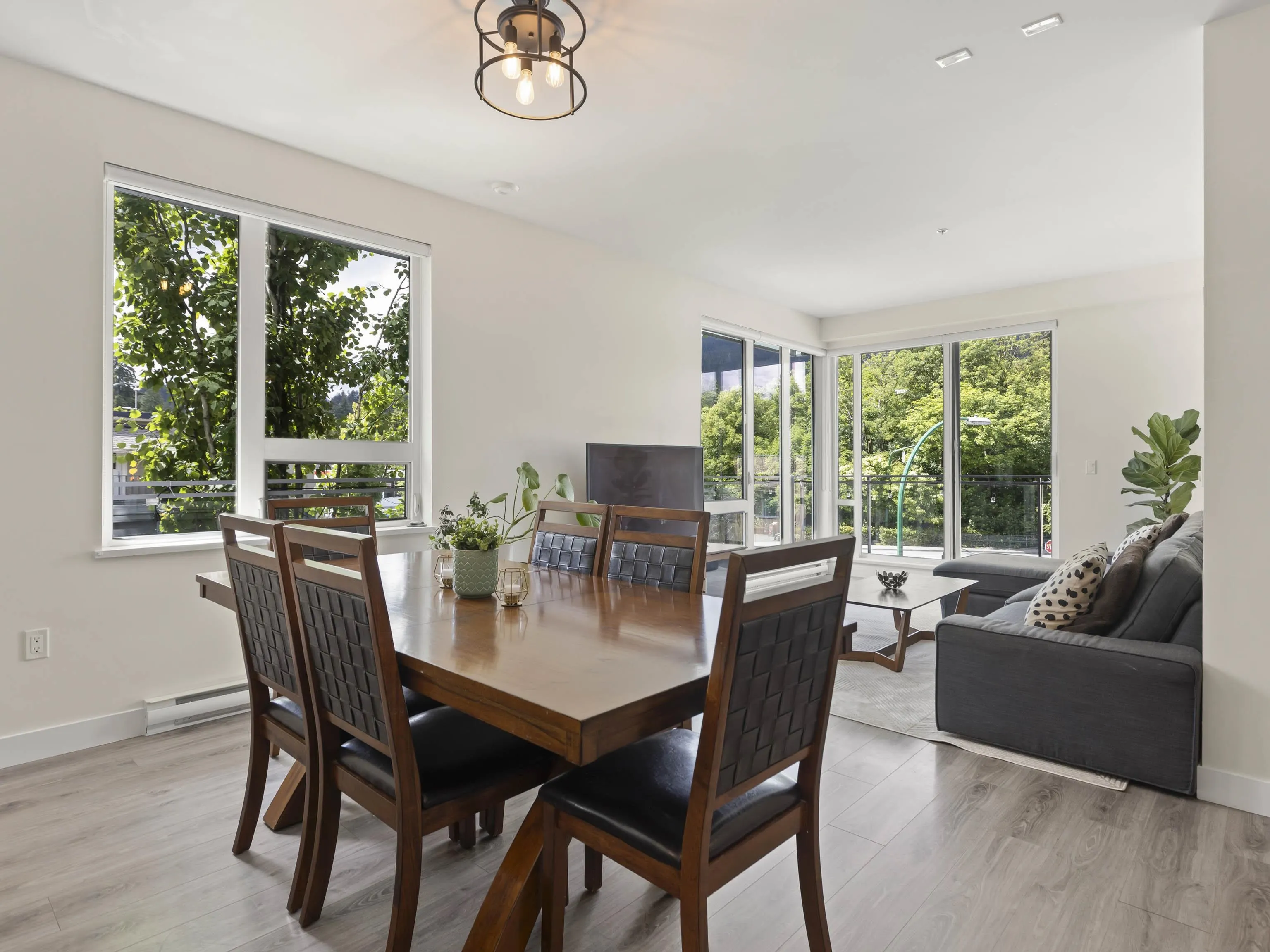303 1327 Draycott Road