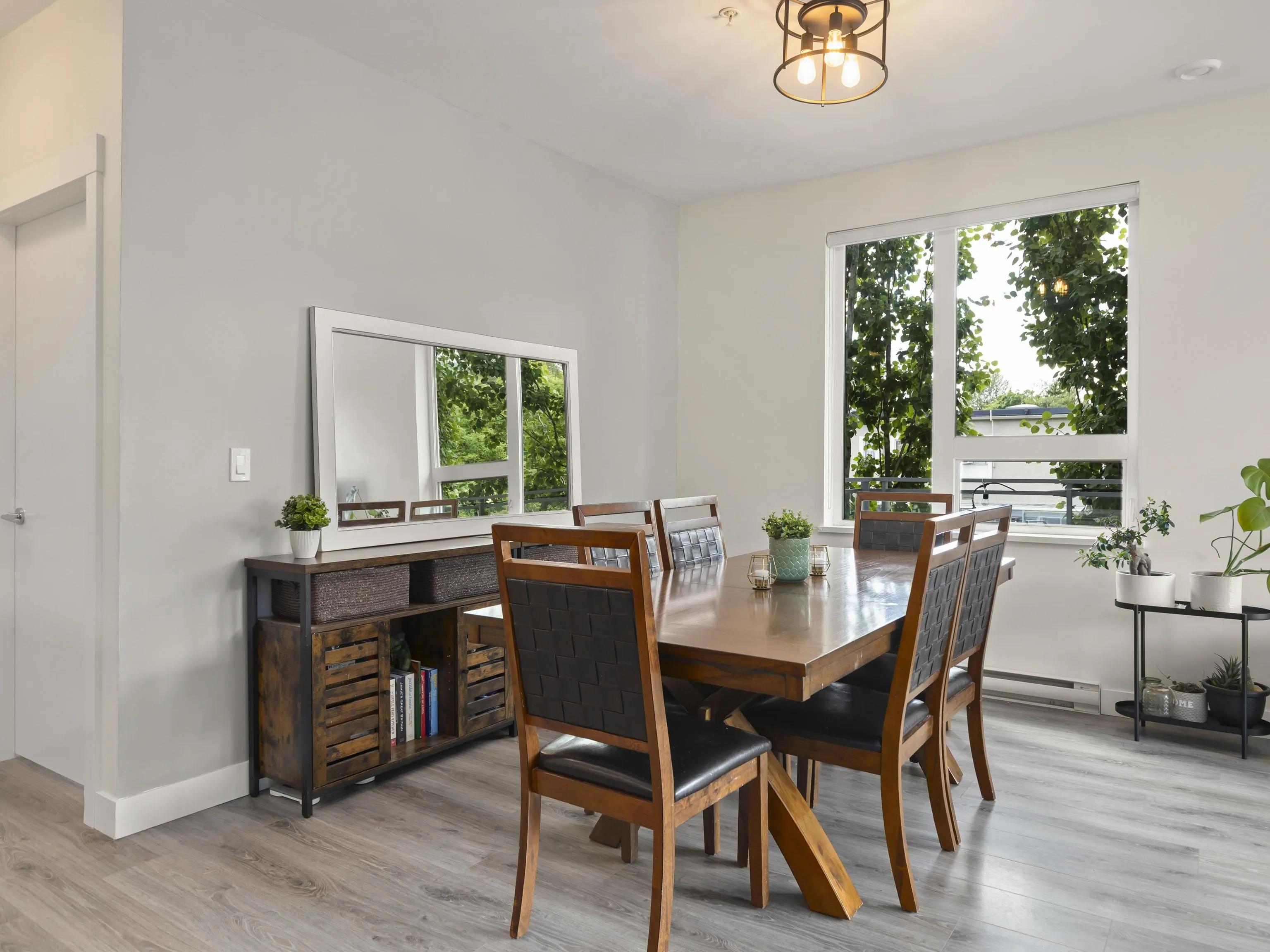 303 1327 Draycott Road