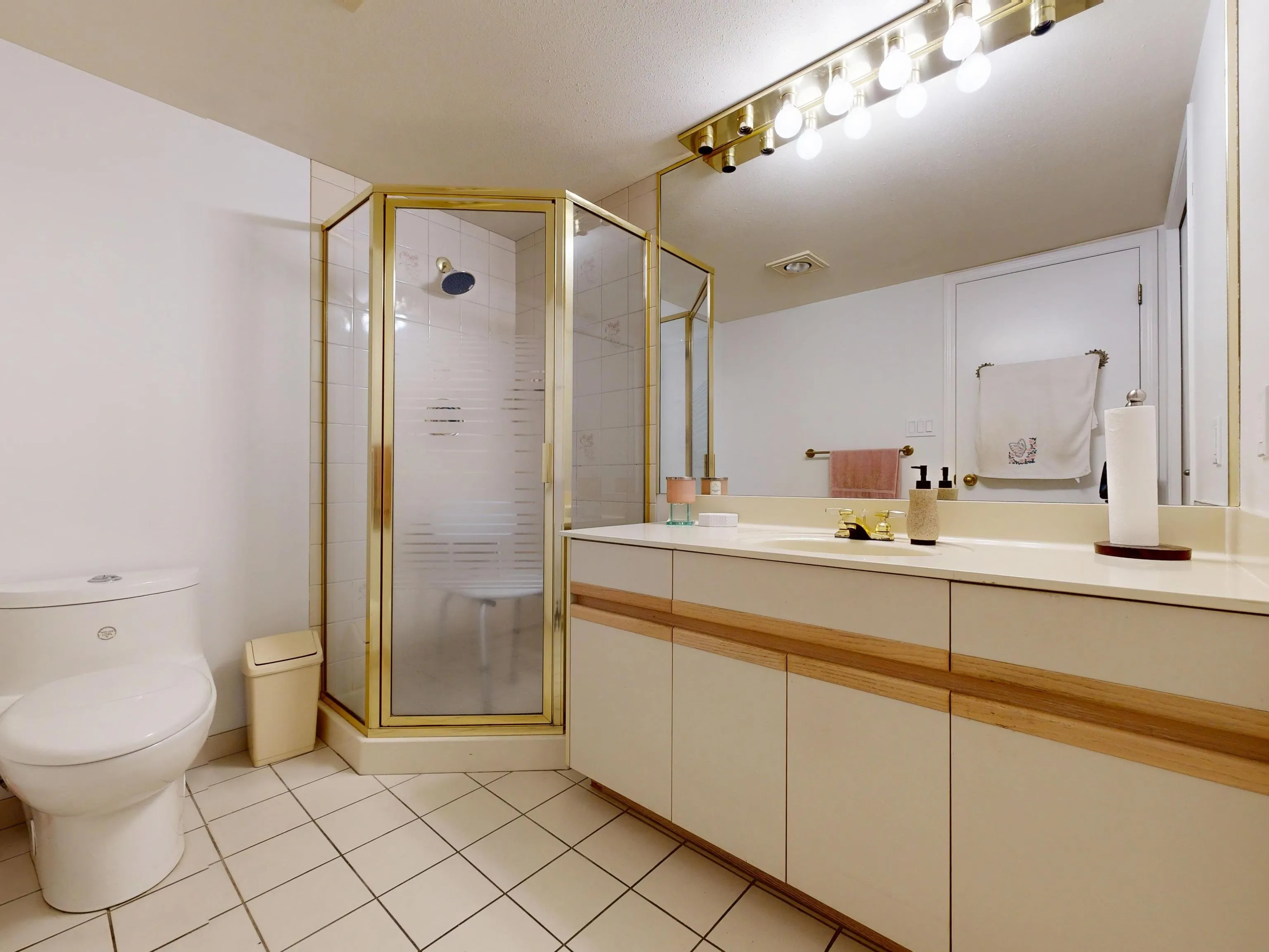 1005 995 Roche Point Drive