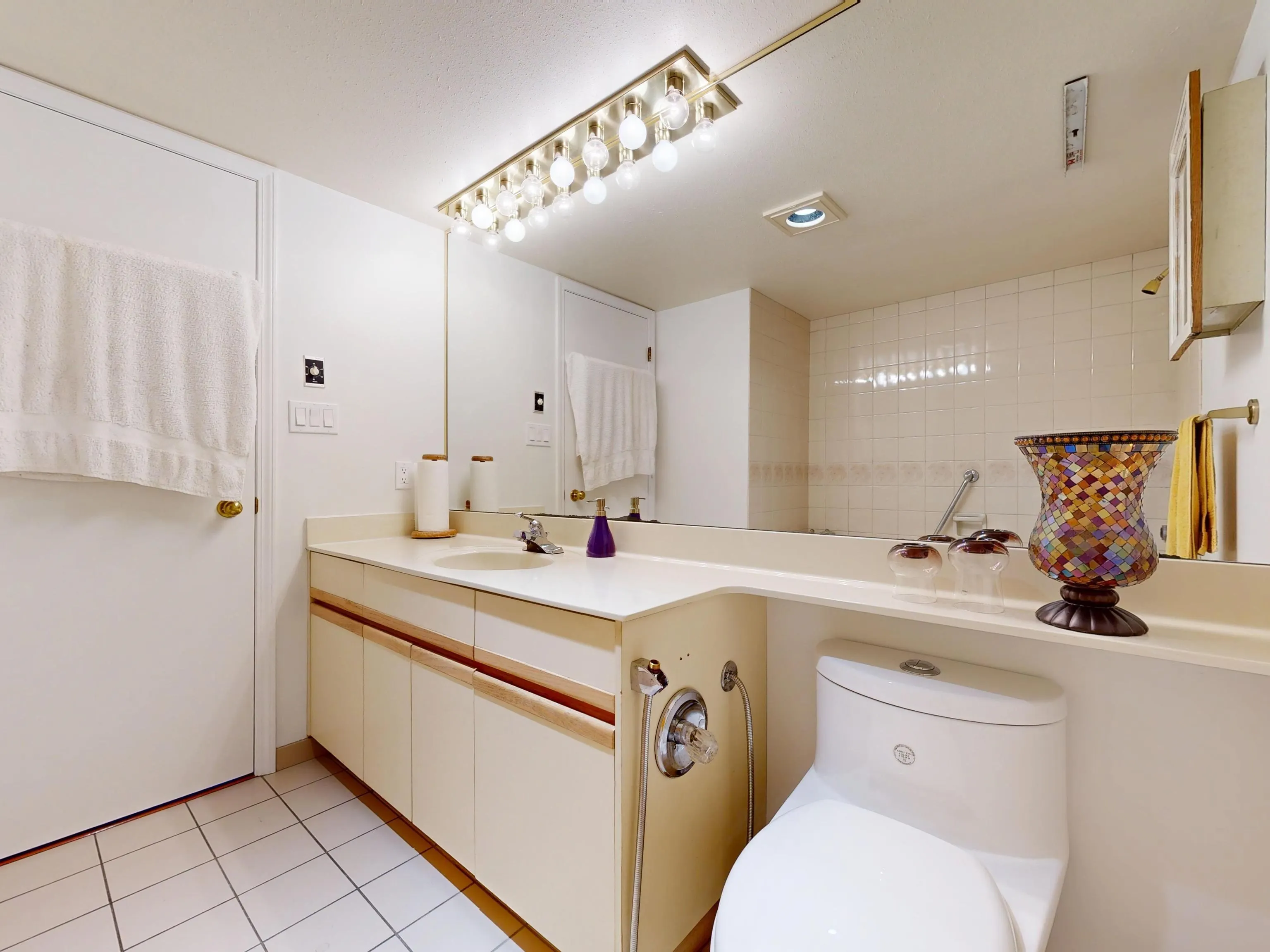 1005 995 Roche Point Drive