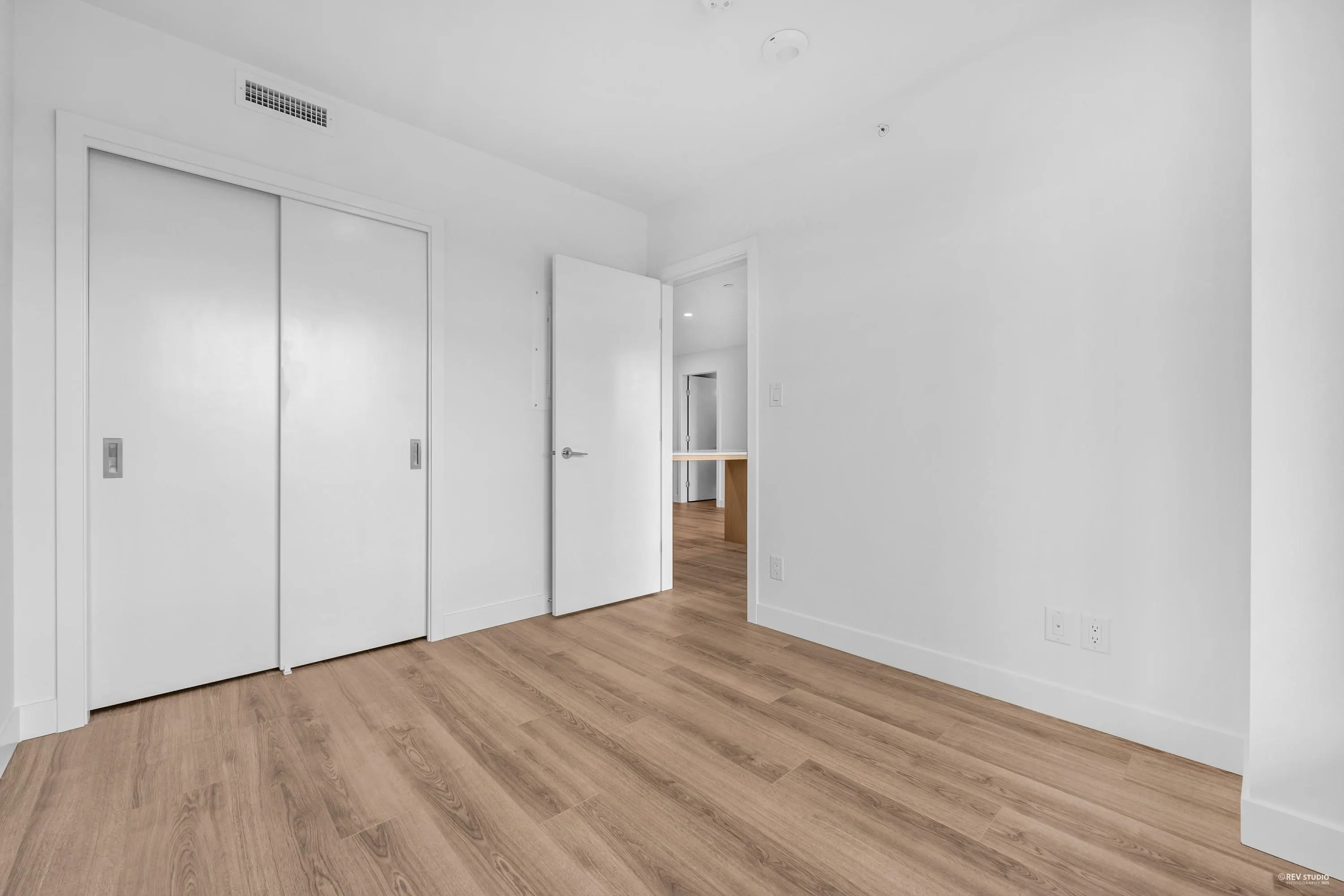611 5593 No. 3 Road