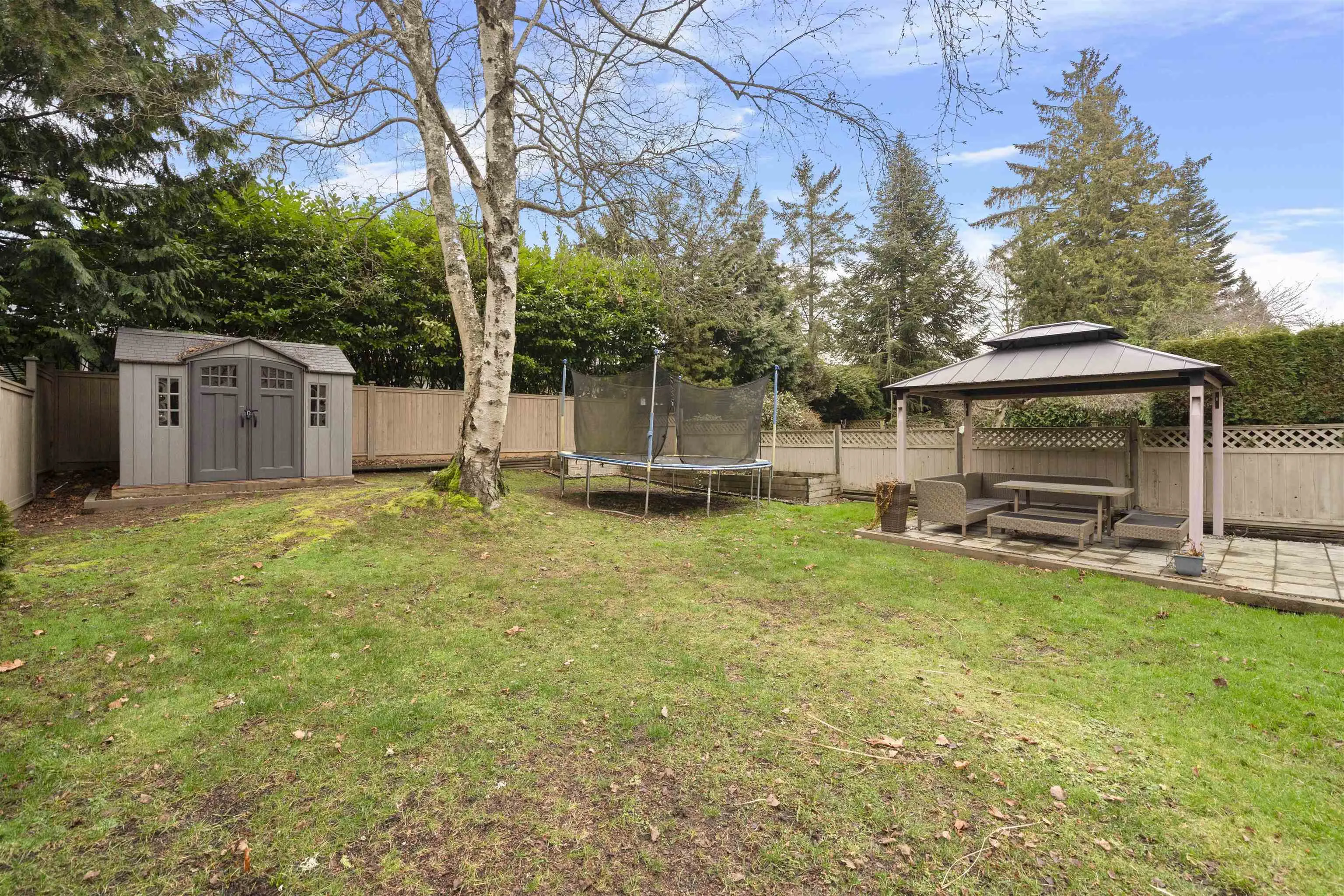 13507 15 Avenue