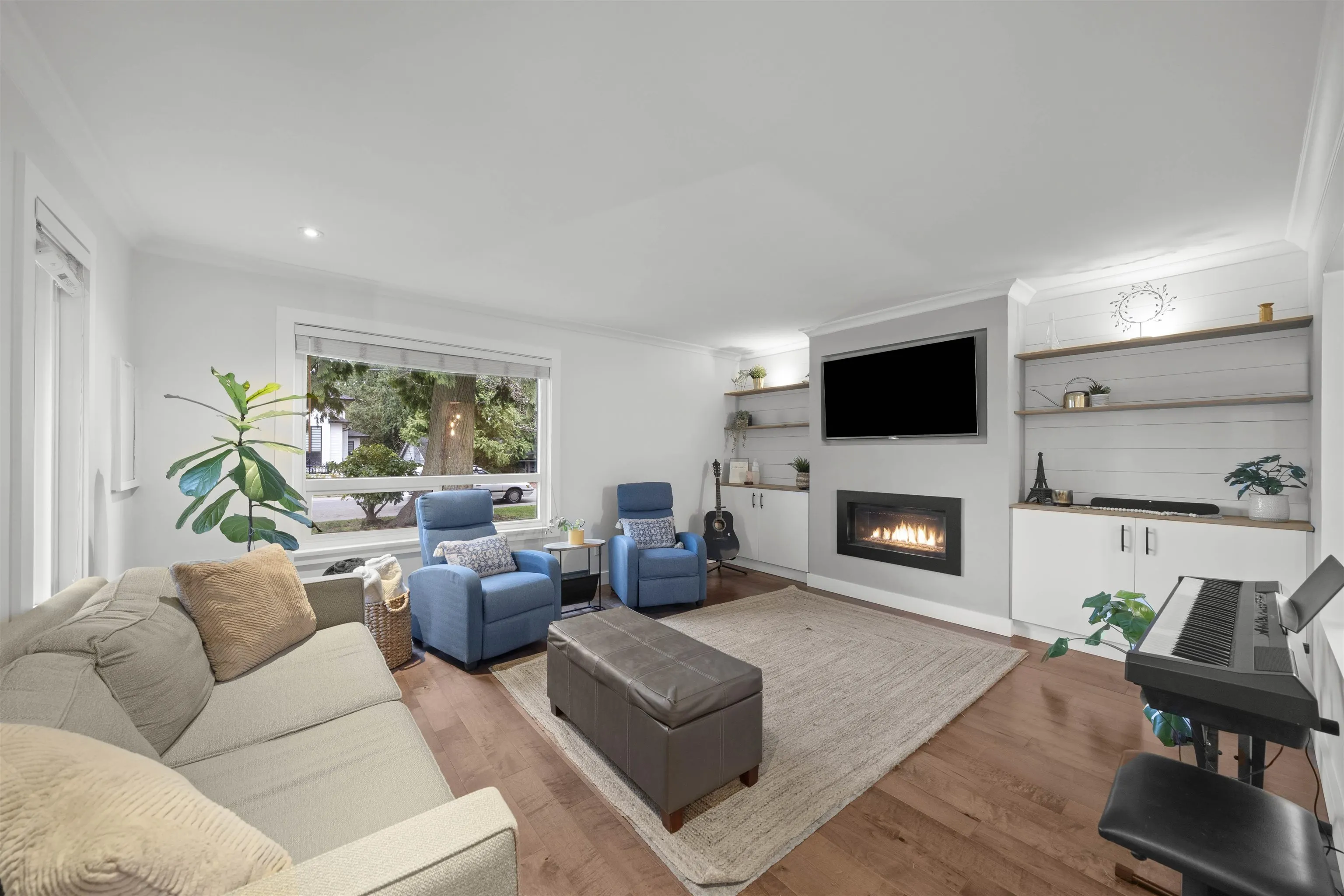 13507 15 Avenue