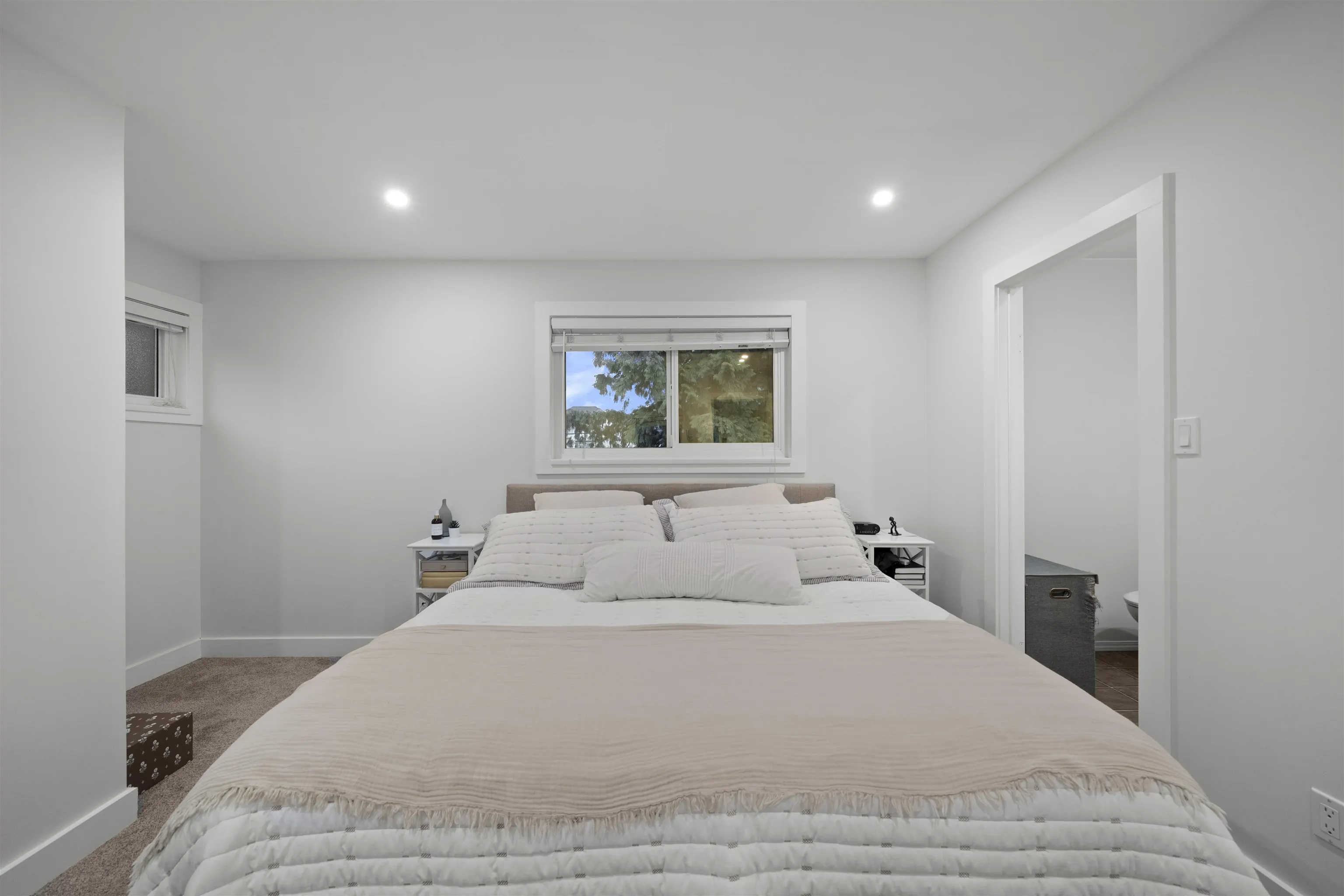 13507 15 Avenue