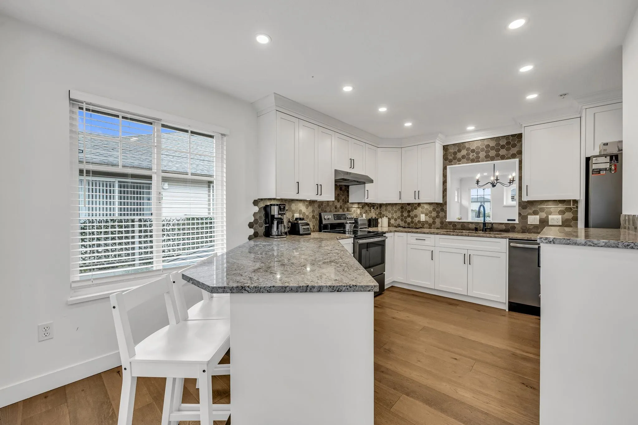 18 20222 96 Avenue