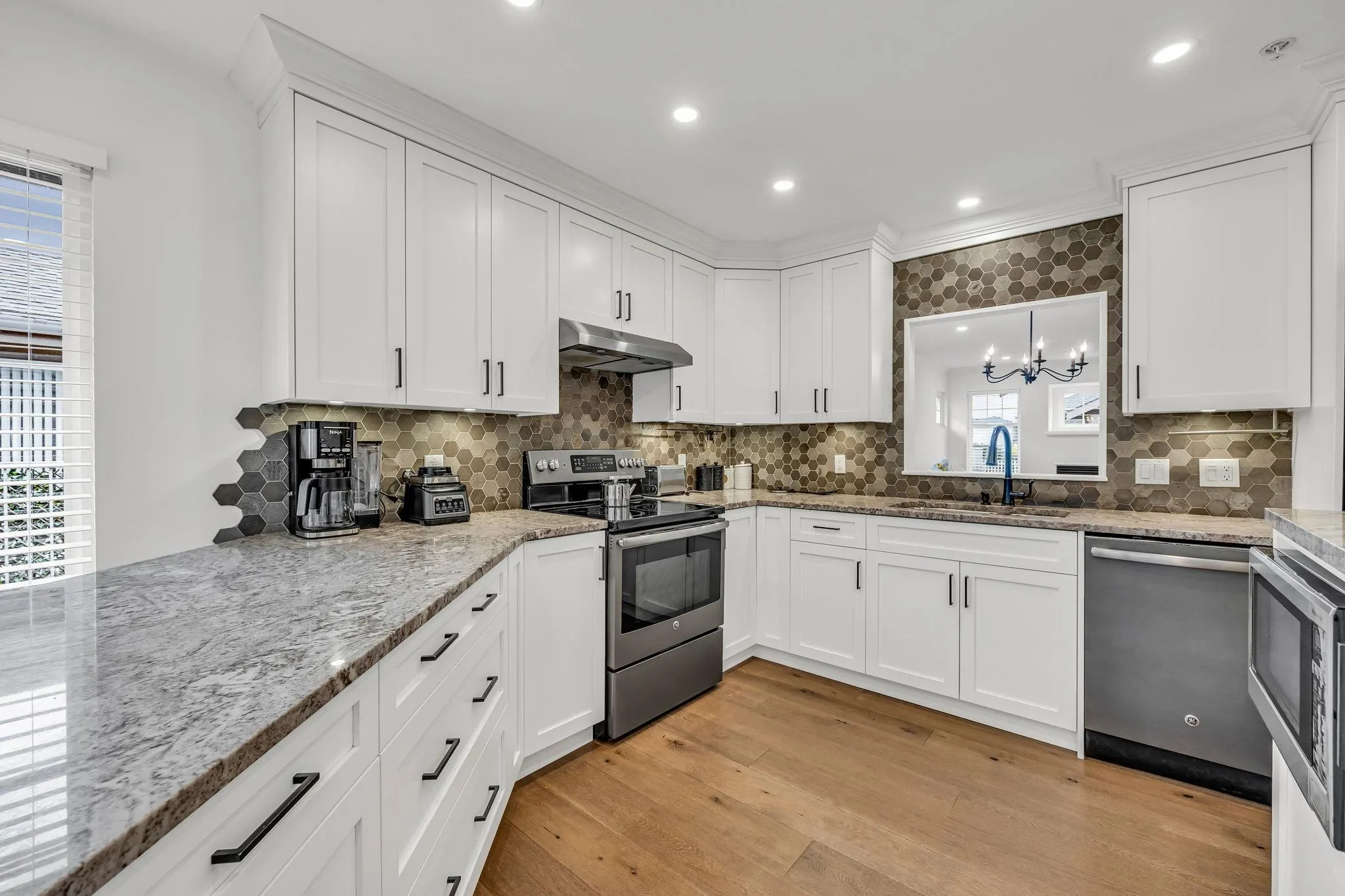 18 20222 96 Avenue