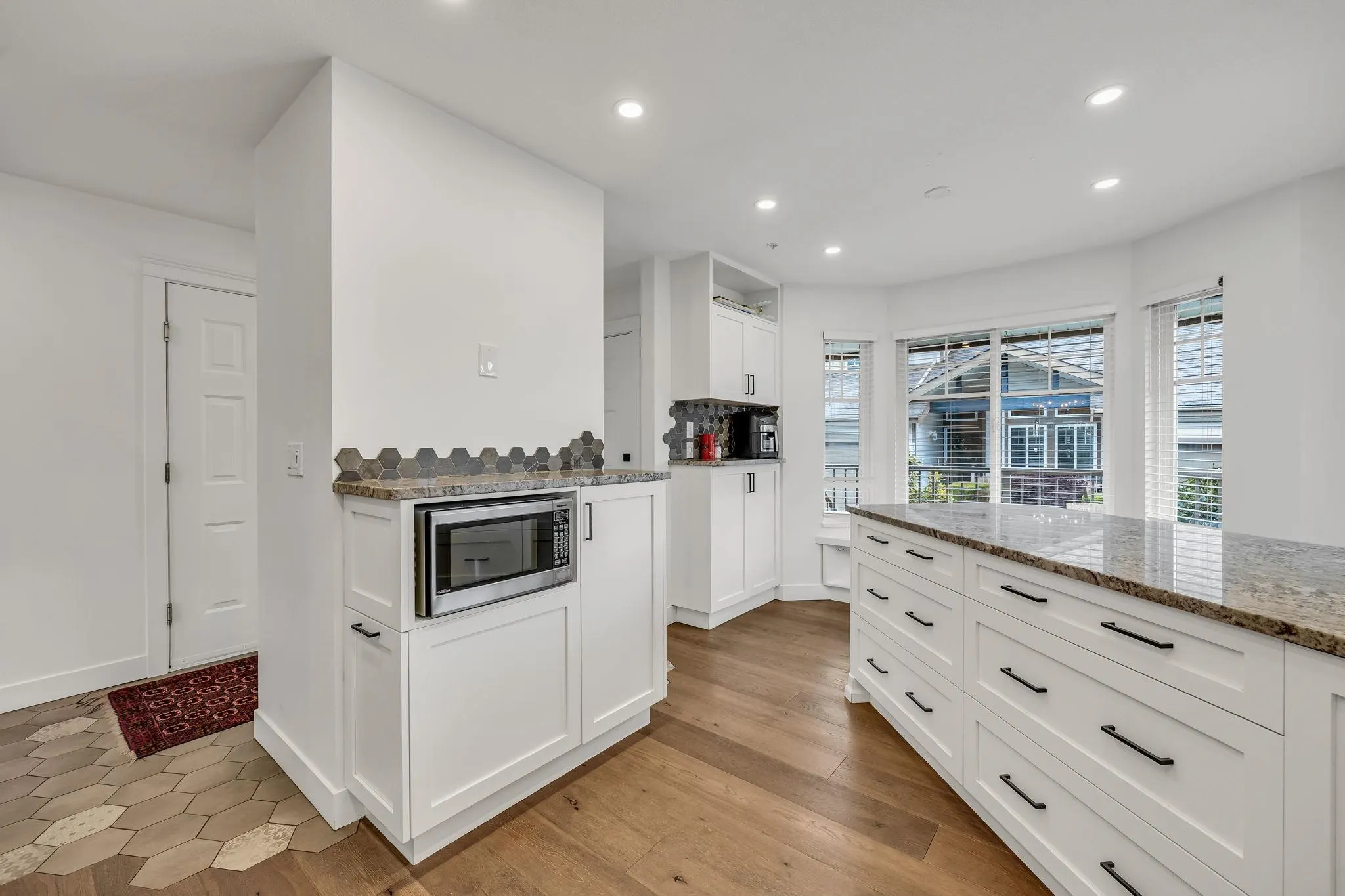 18 20222 96 Avenue