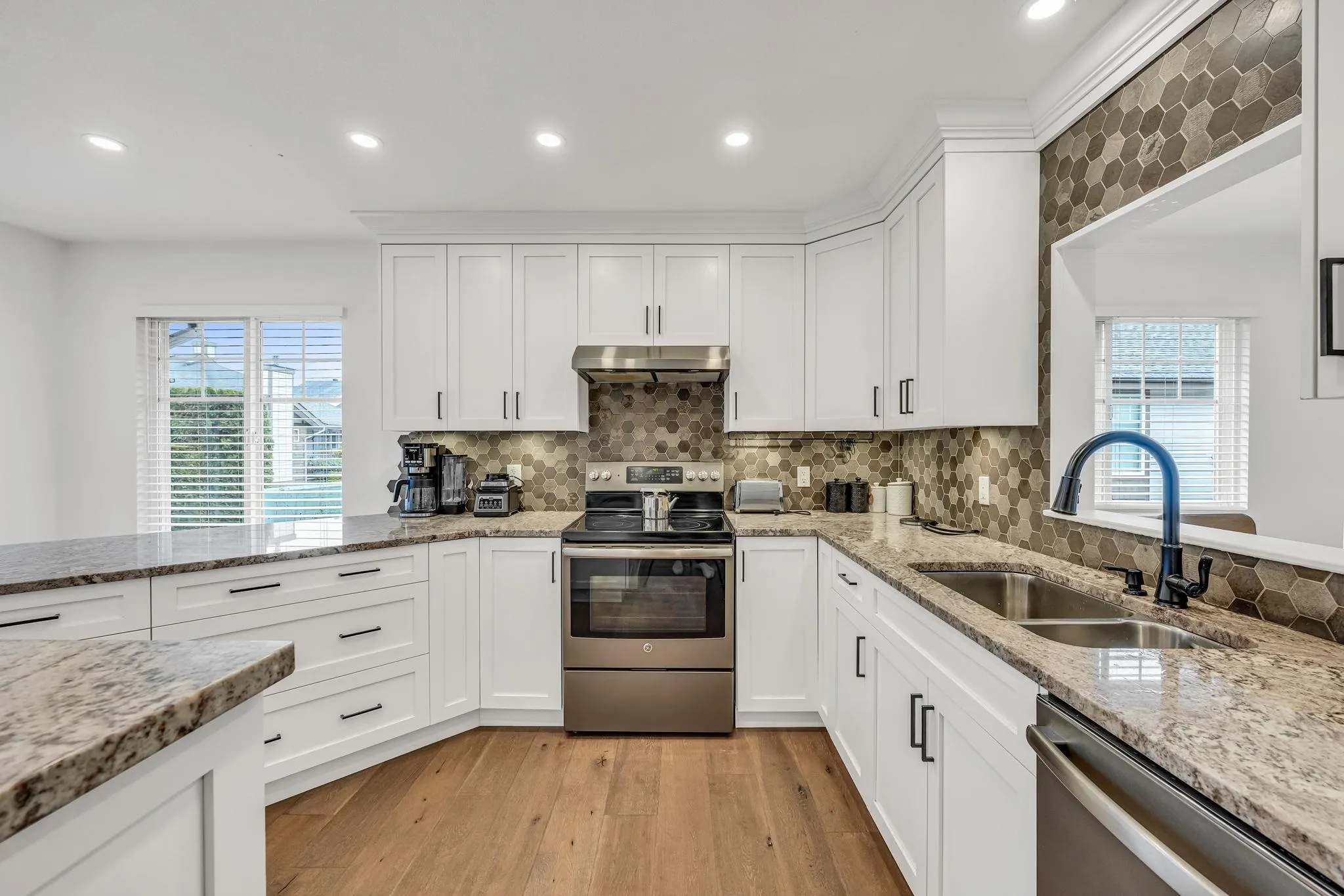 18 20222 96 Avenue