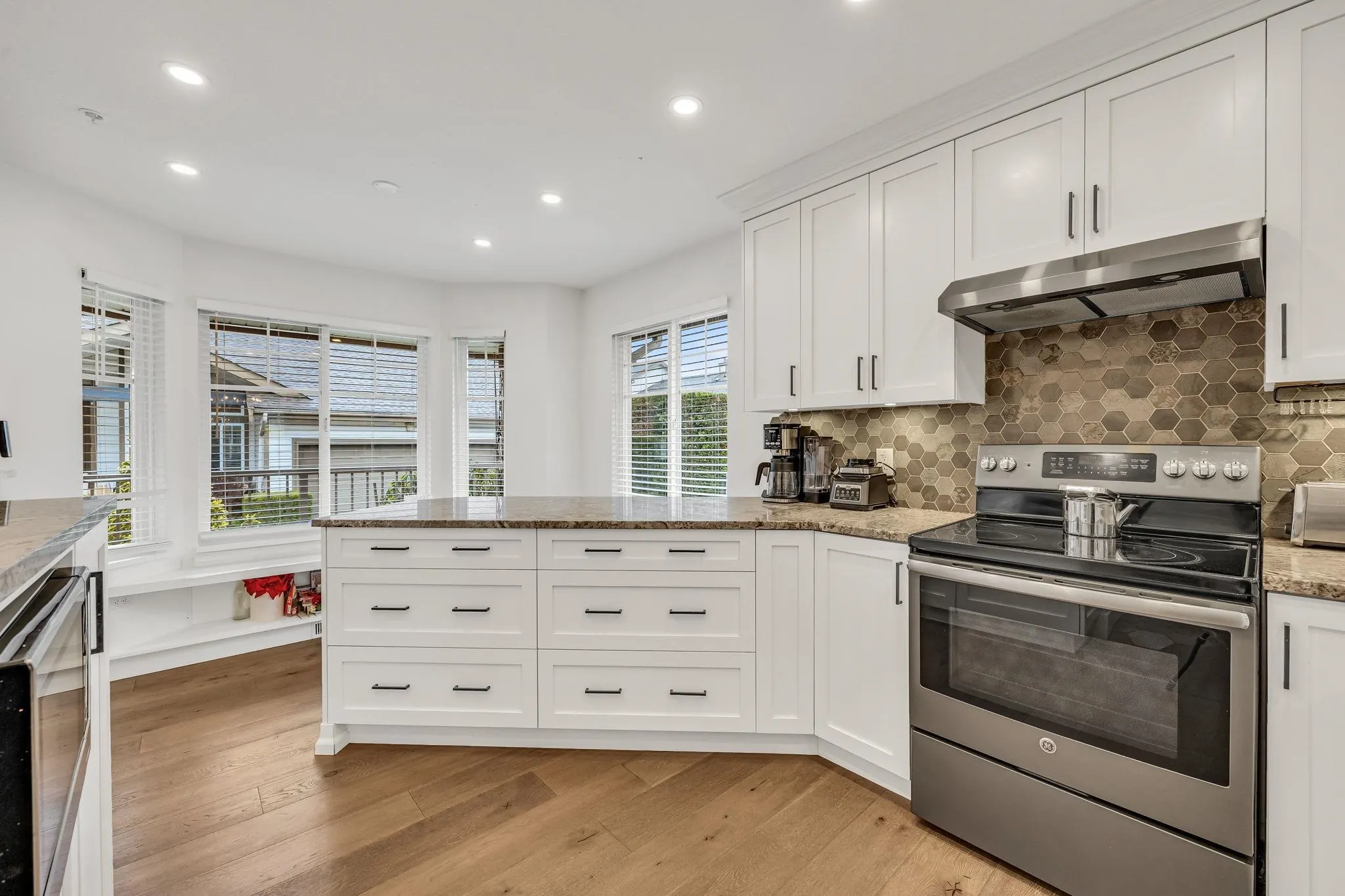 18 20222 96 Avenue