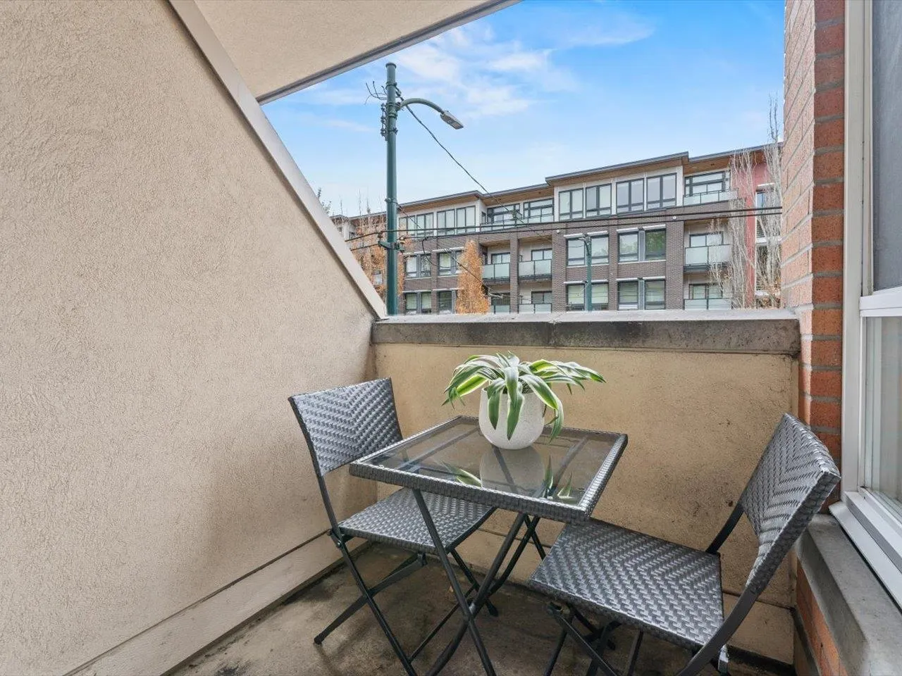 205 3638 W Broadway