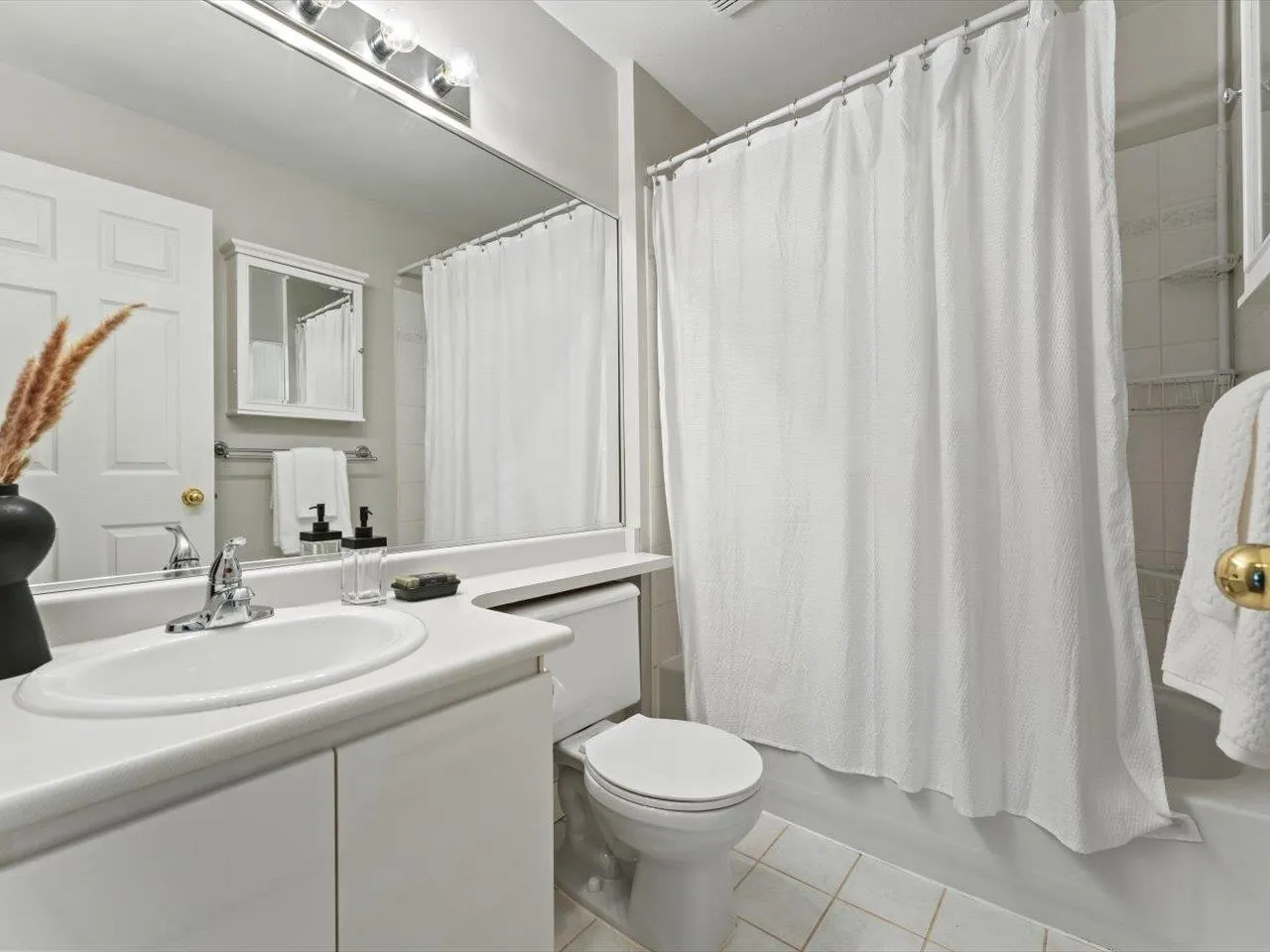 205 3638 W Broadway