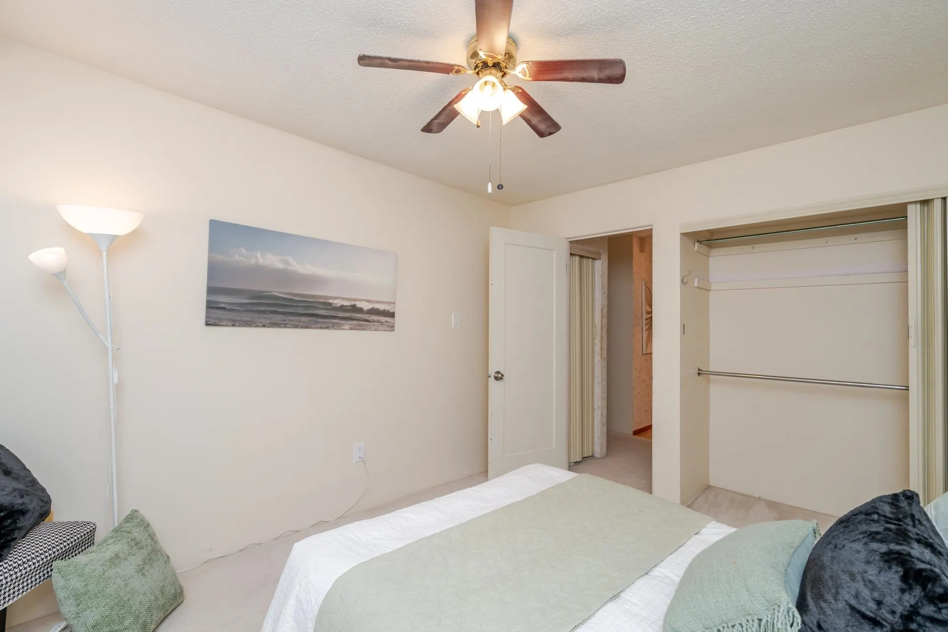 208 15020 North Bluff Road